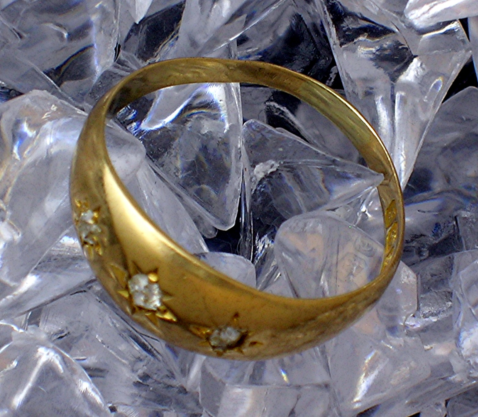 18K Gold Diamond Antique Hallmarked Ring . . .