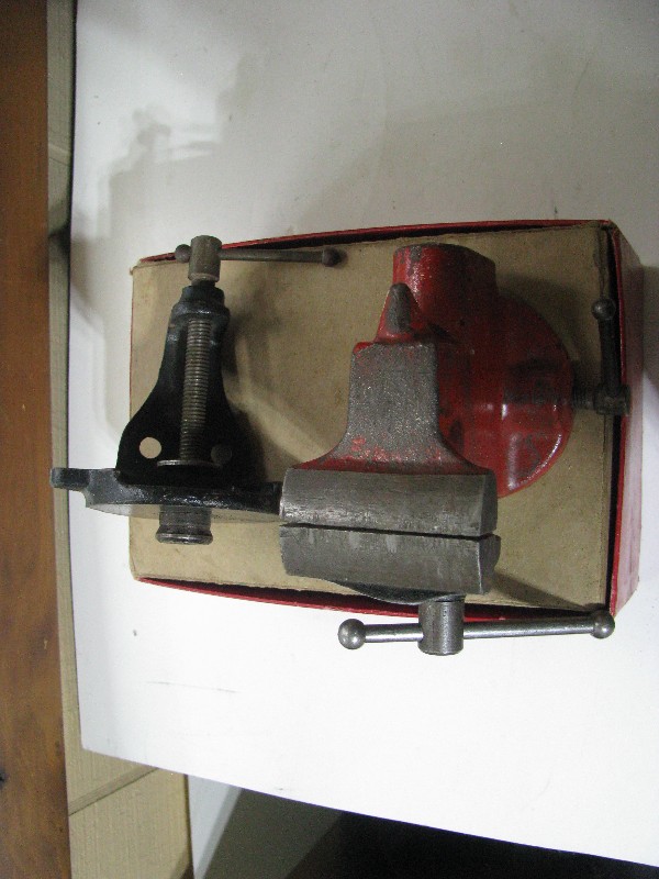 Vintage Millers Falls No. 18 Swivel Base Bench Vise with Original Box