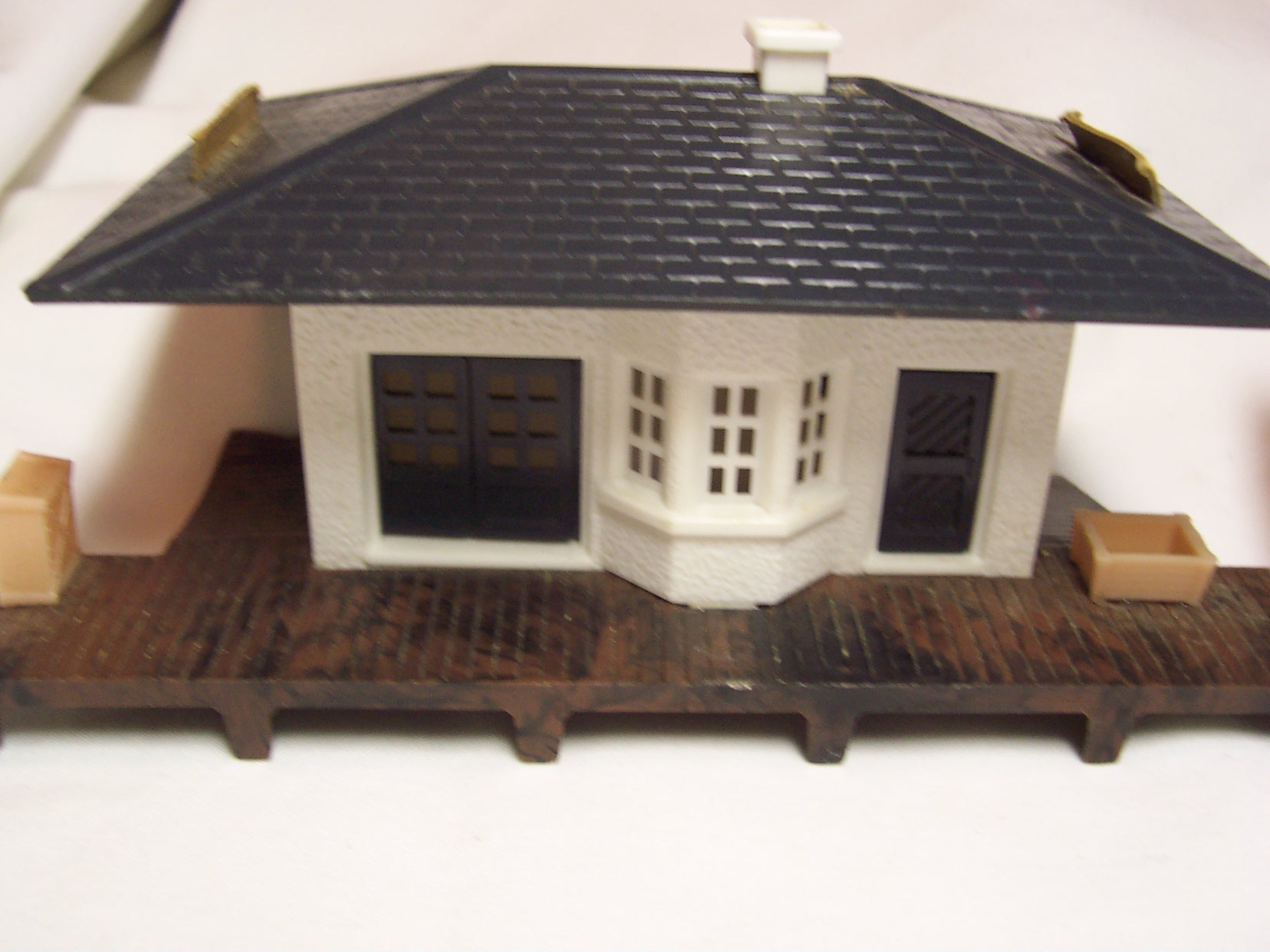 Plasticville Train Set Buildings Set of 2