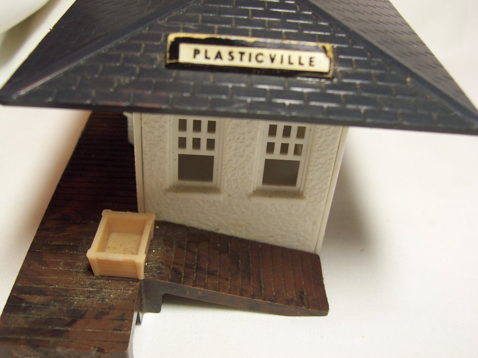Plasticville Train Set Buildings Set of 2