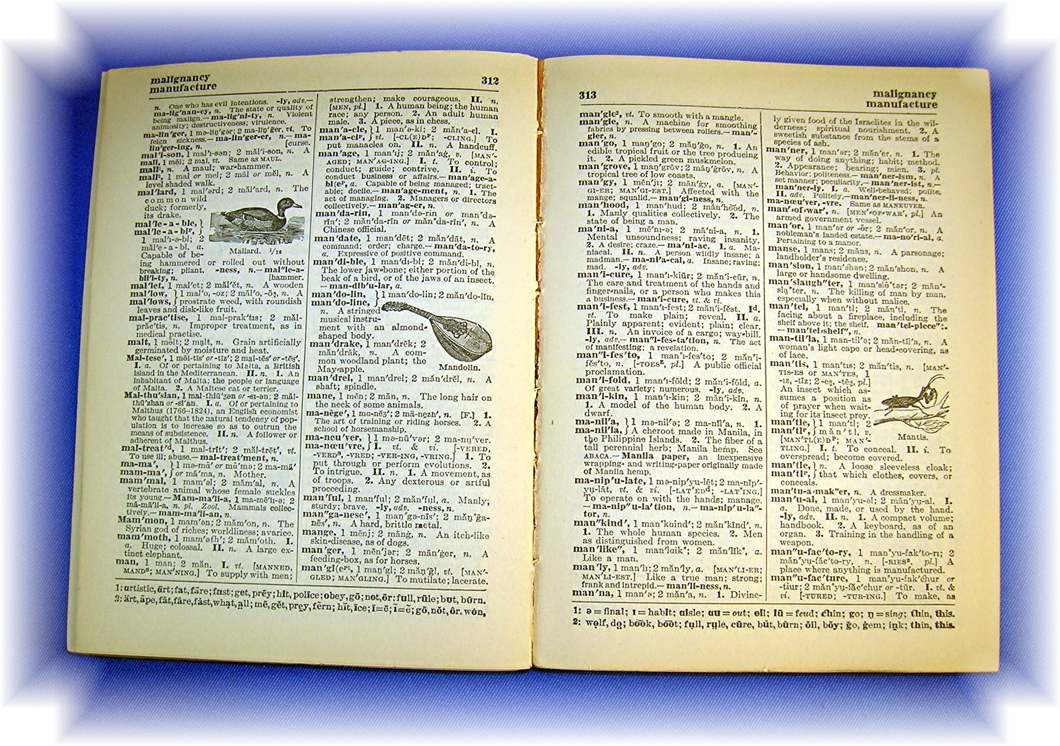 1932 Handy Standard Dictionary and Atlas