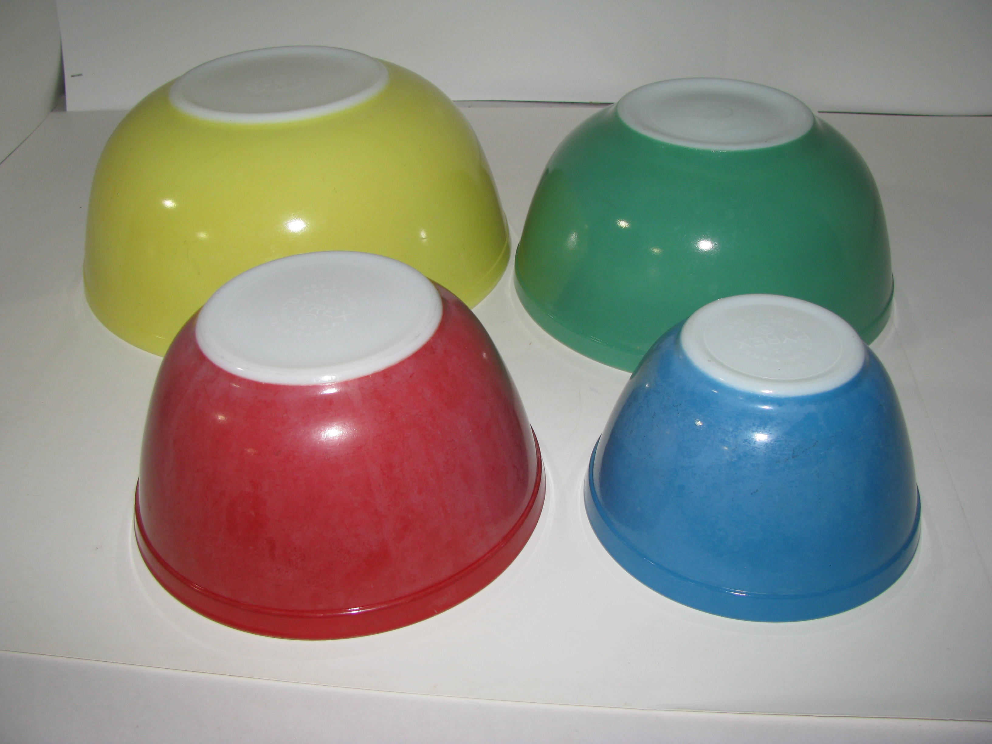 Vintage Pyrex Primary Color Four Bowl Set