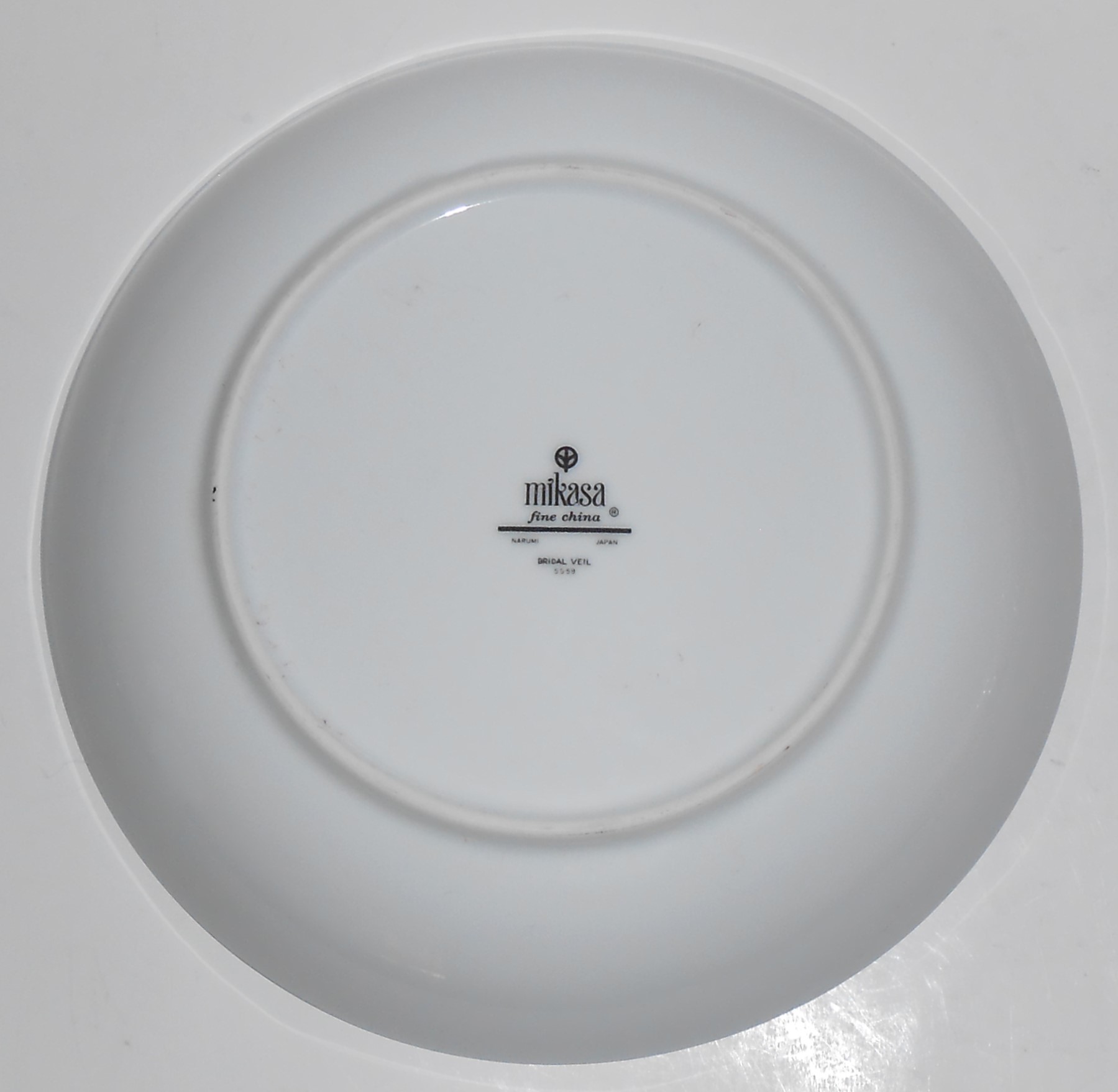 Mikasa Fine China Bridal Veil 5559 Platinum Rimmed Soup