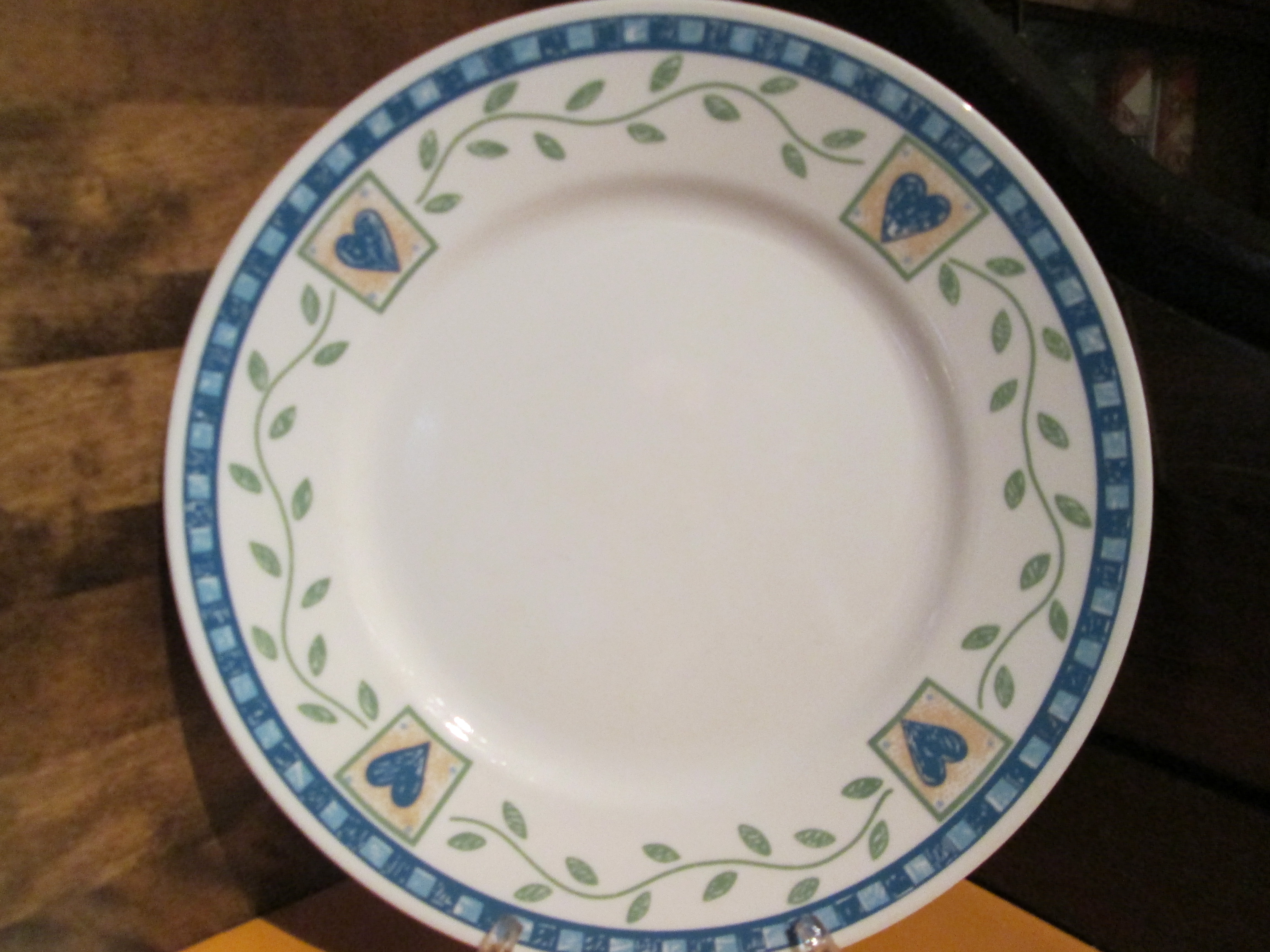 Discontinued Corelle Hearts & Vines Dinner Plate