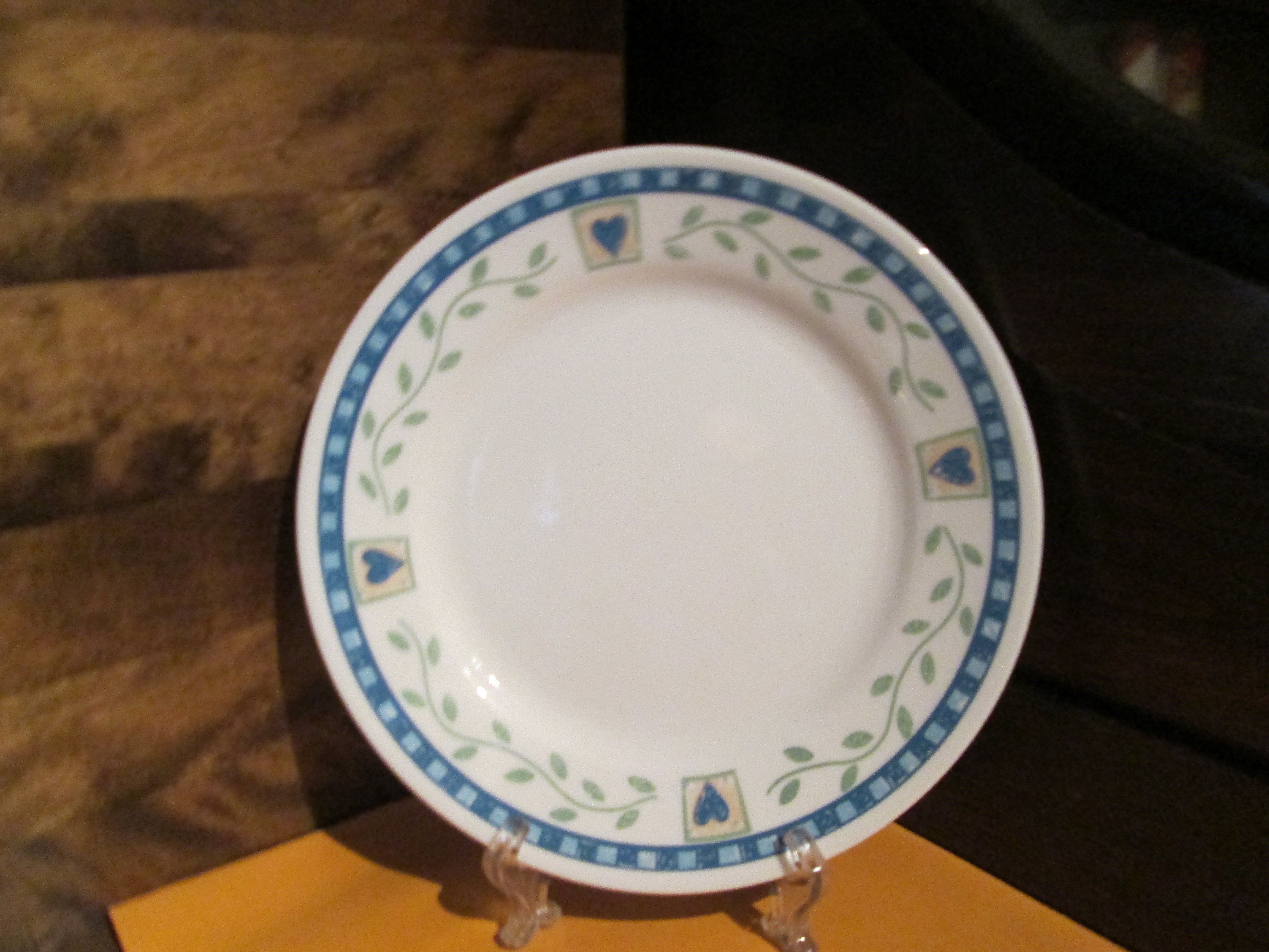 Discontinued Corelle Hearts & Vines Luncheon Plate