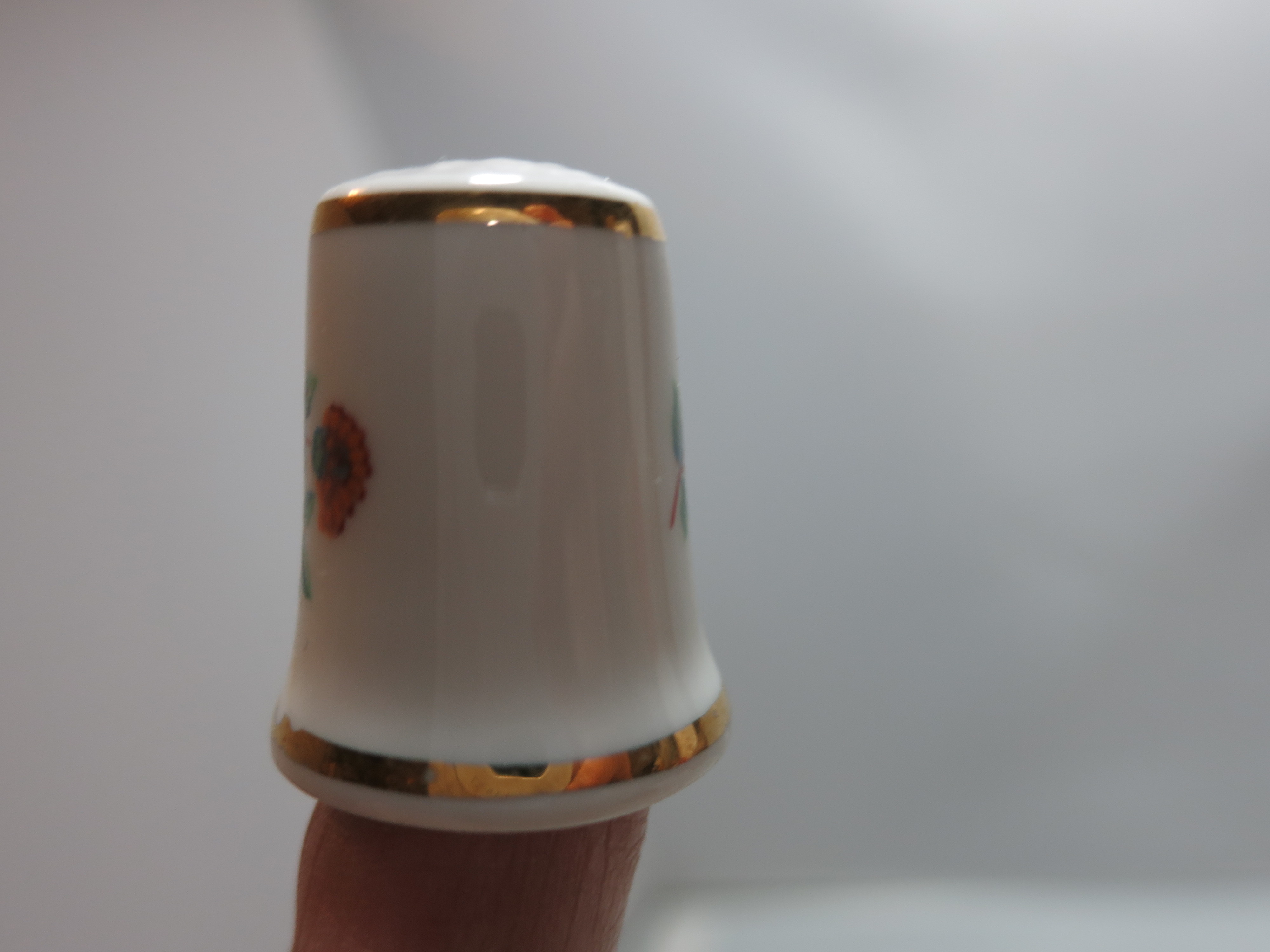 Vintage Thimble Hollahaz Hungary Floral