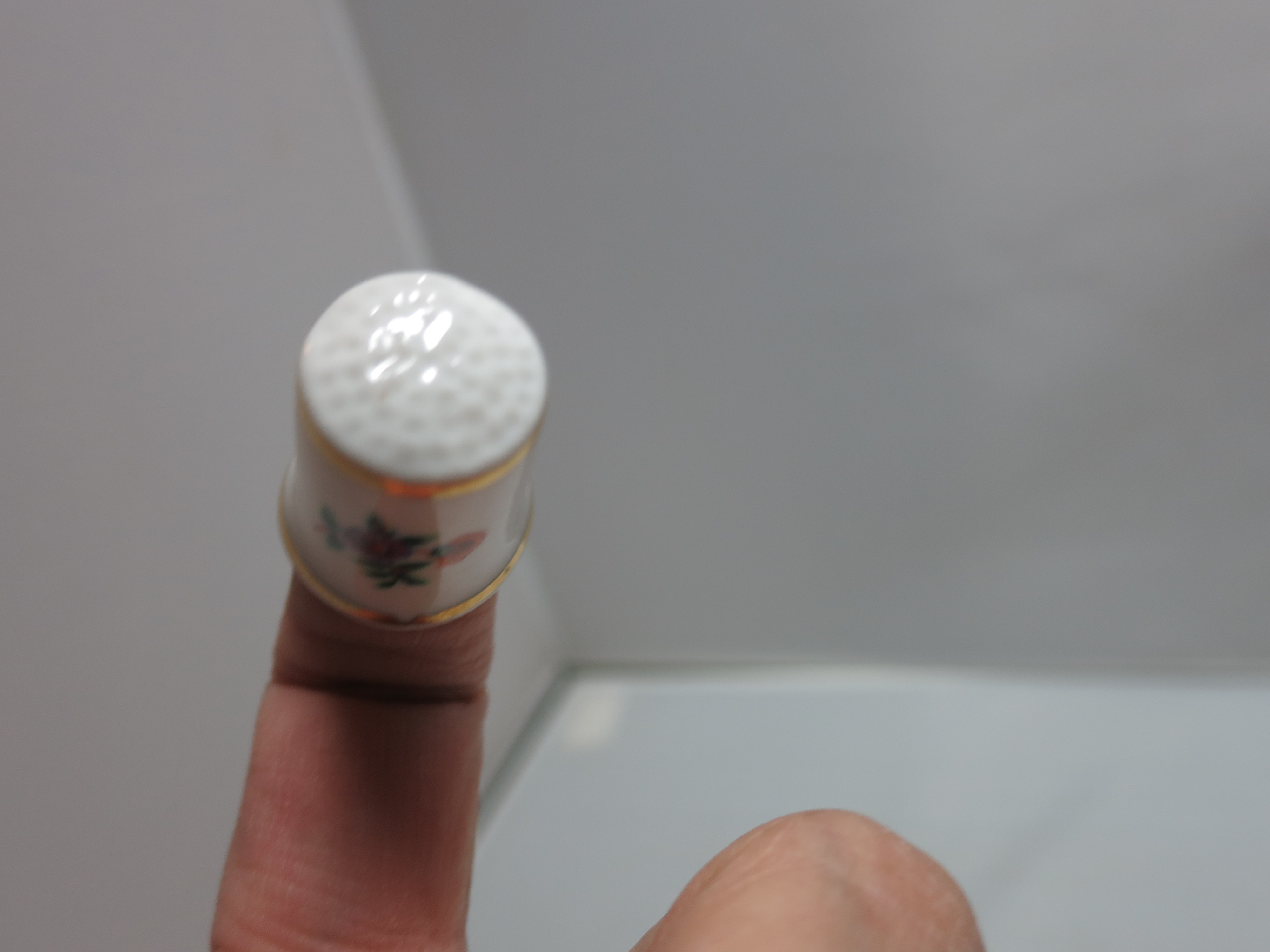 Vintage Thimble Hollahaz Hungary Floral