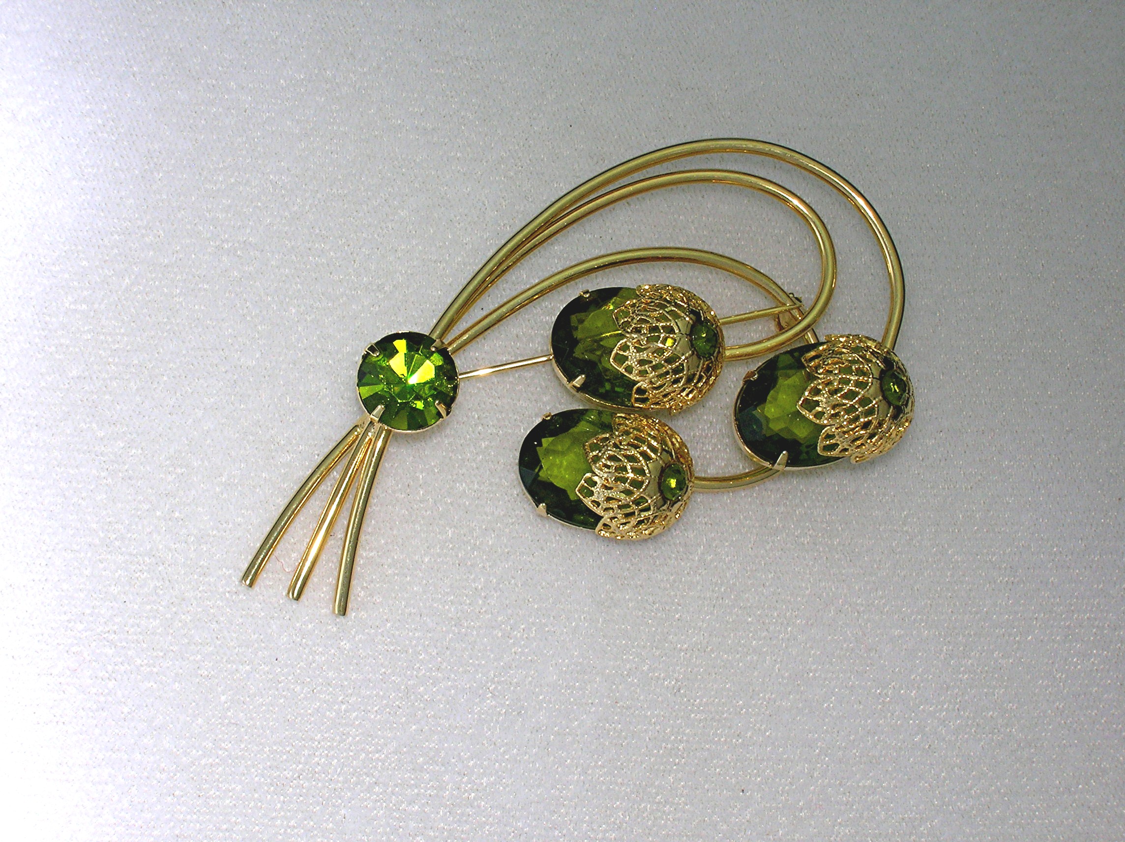 SARAH COV Gold Apple Green Crystal Brooch