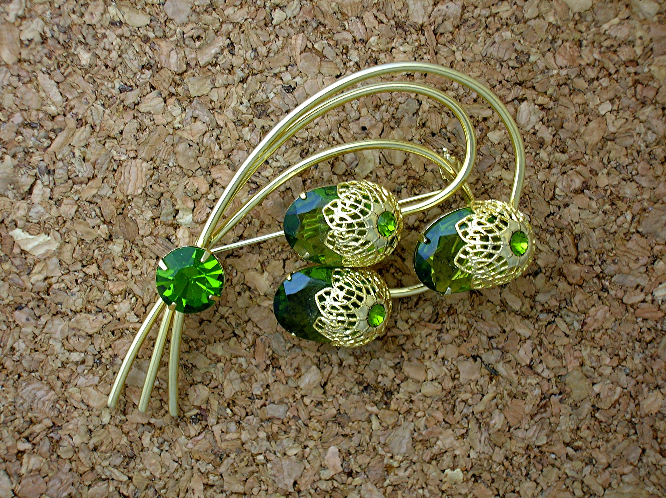SARAH COV Gold Apple Green Crystal Brooch