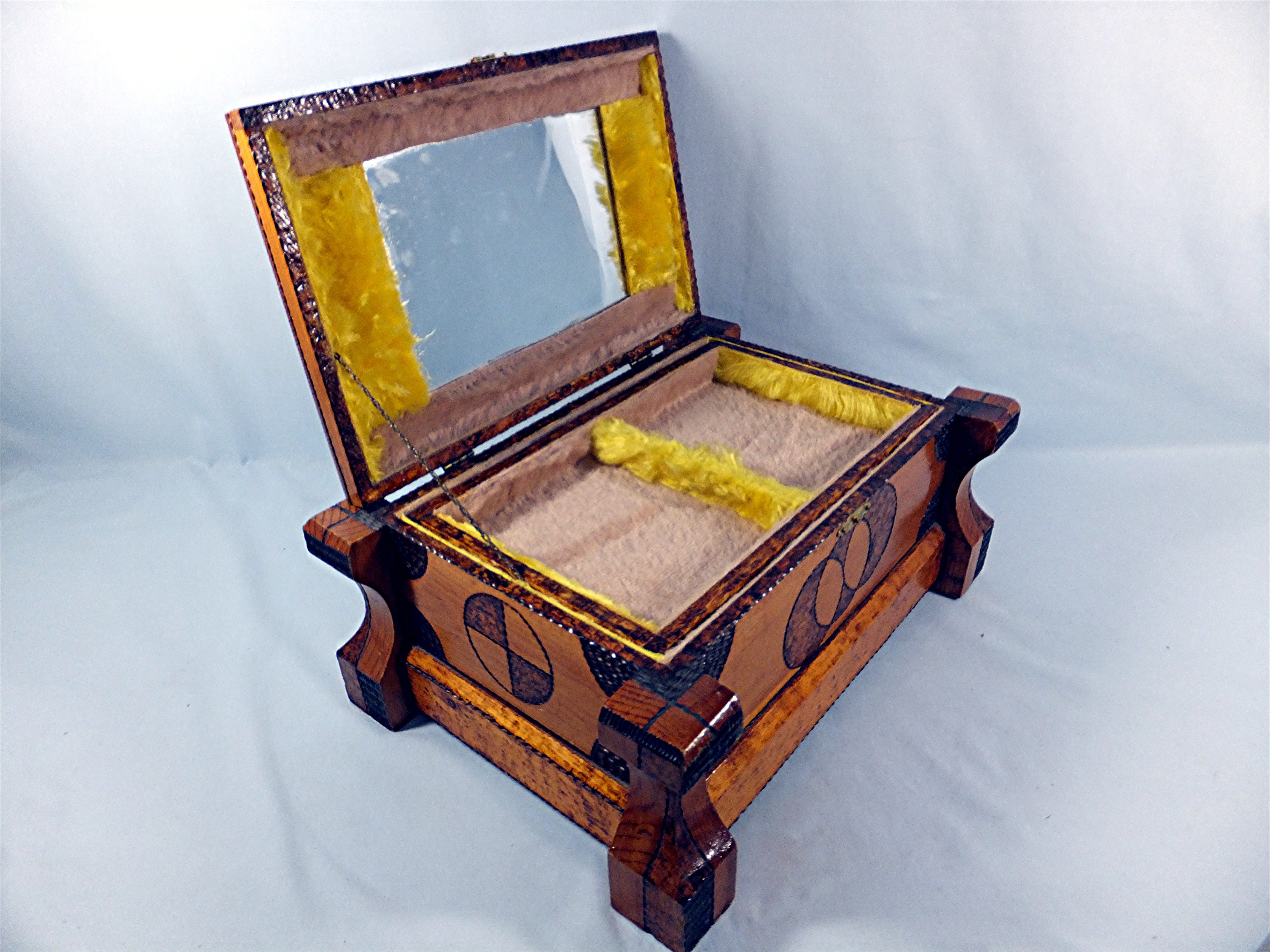 Tramp or Prison Art Jewelry Box