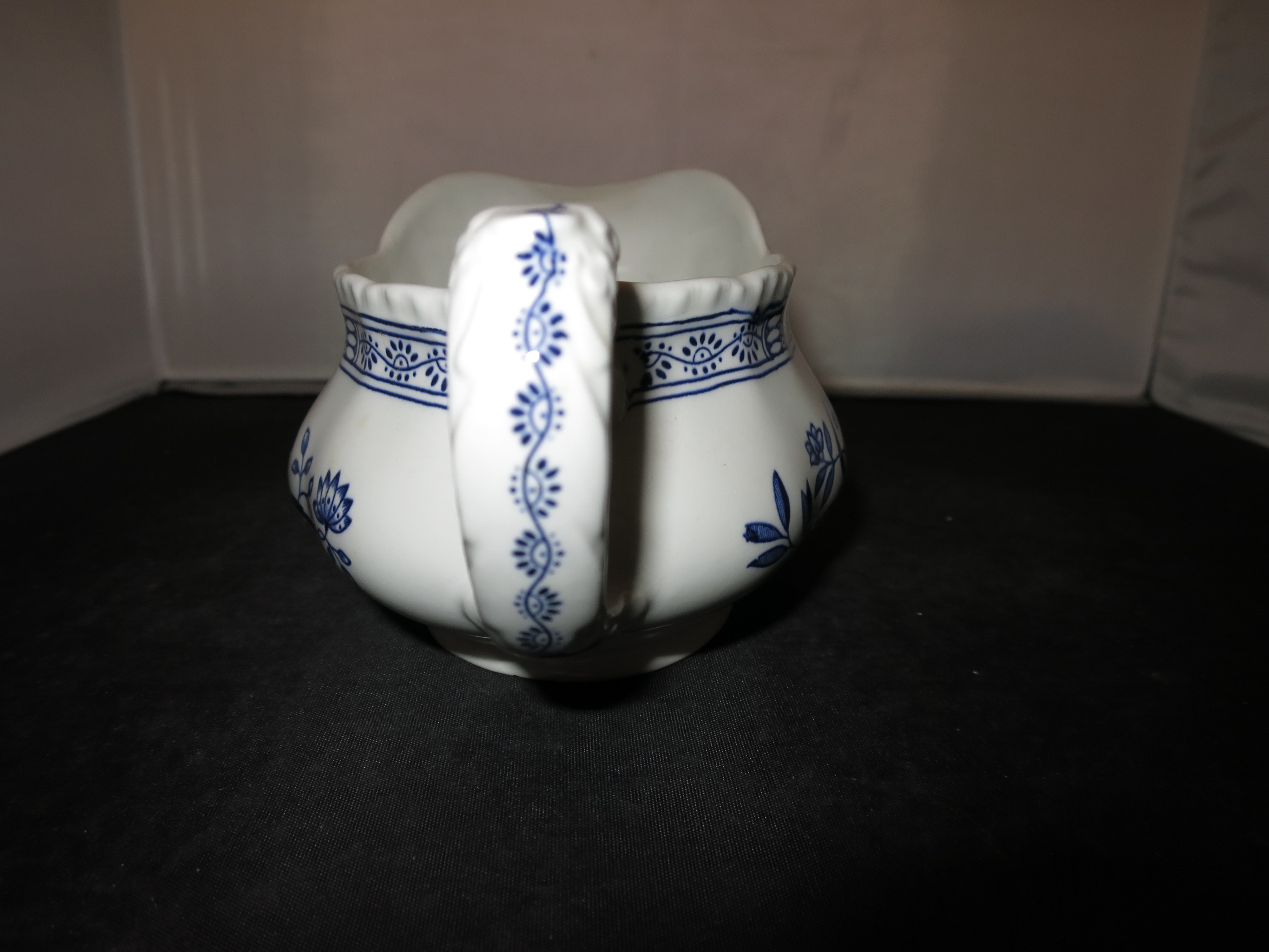 Enoch Wedgwood Tunstall Blue Heritage Onion Gravy Boat Pitcher