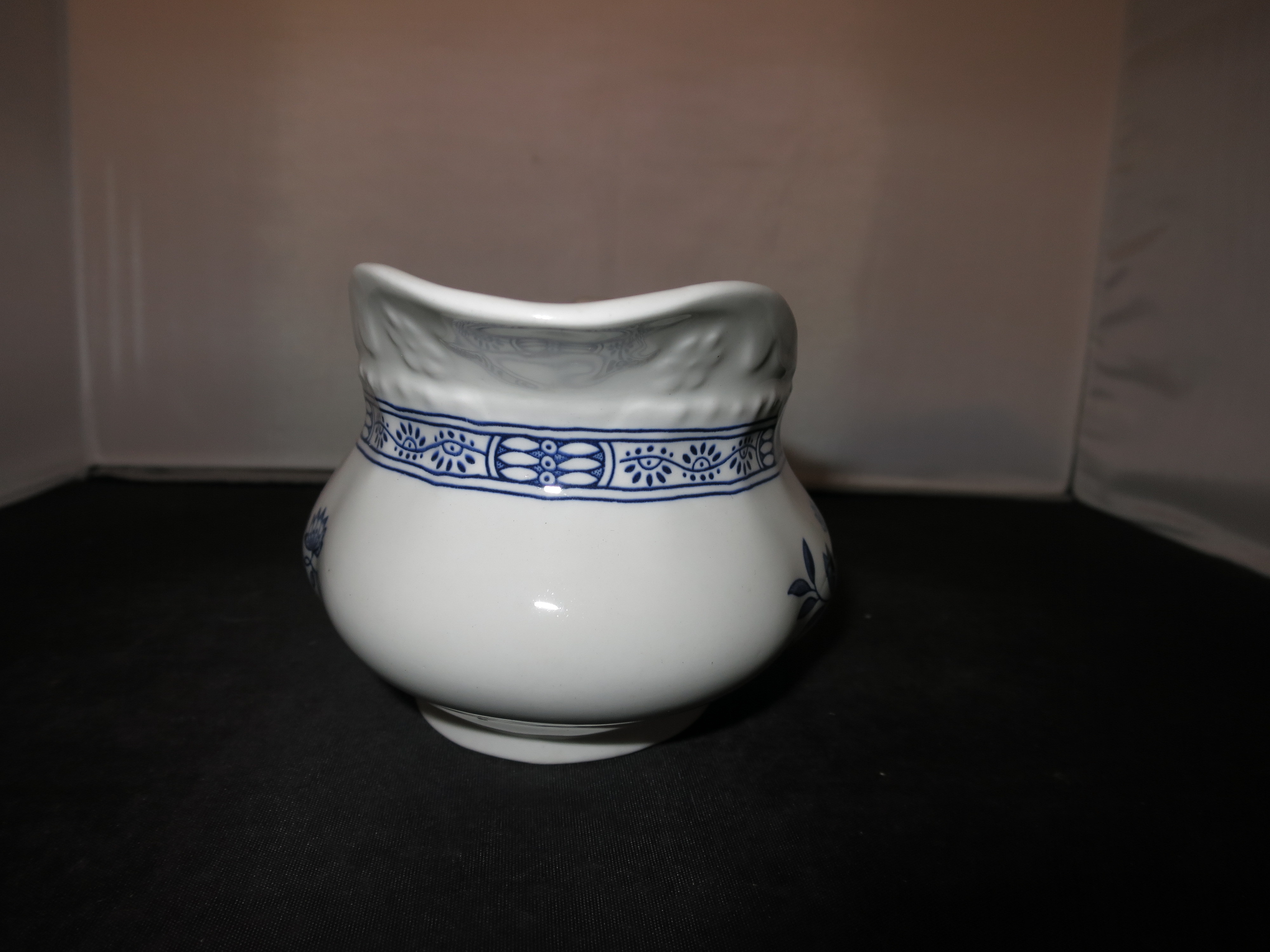 Enoch Wedgwood Tunstall Blue Heritage Onion Gravy Boat Pitcher