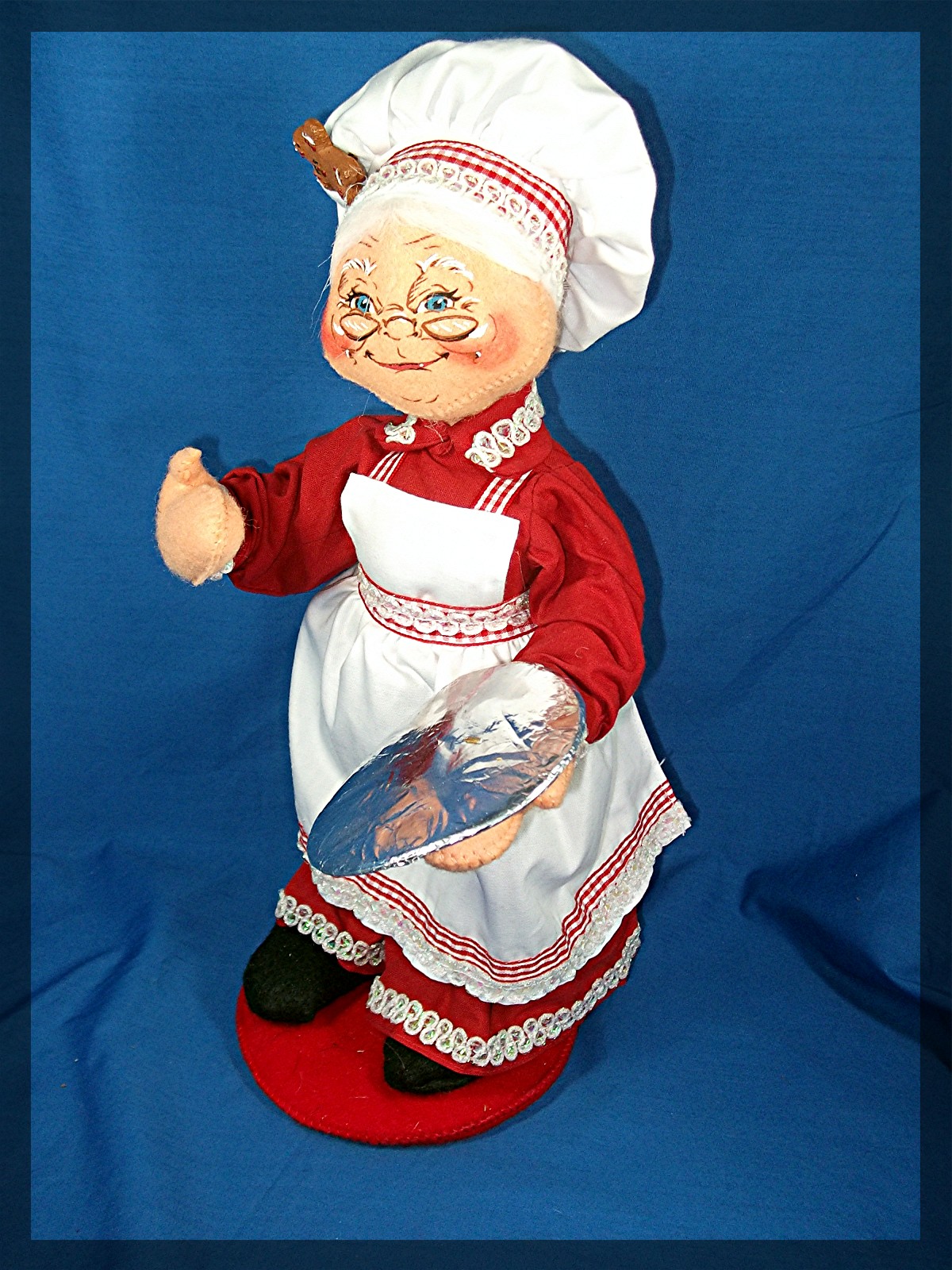 Cristmas Annalee Dolls Mrs. Chef Santa 2009
