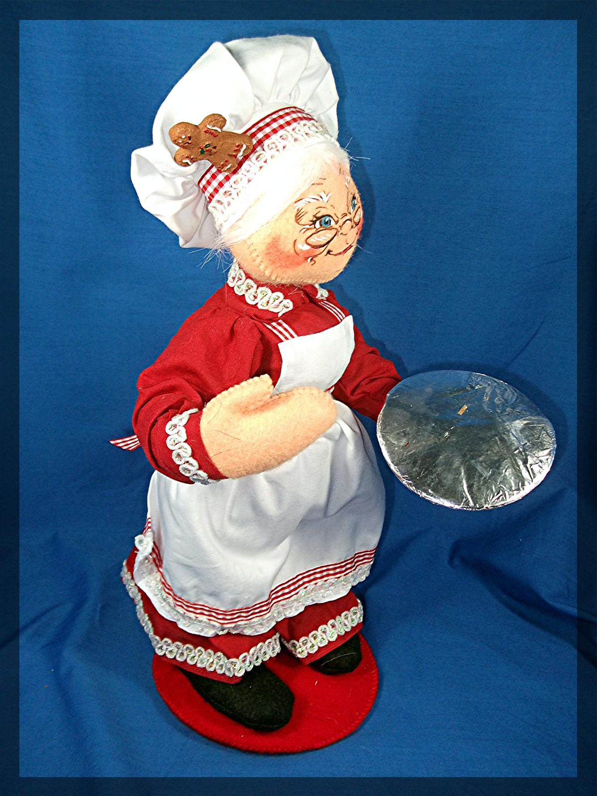 Cristmas Annalee Dolls Mrs. Chef Santa 2009