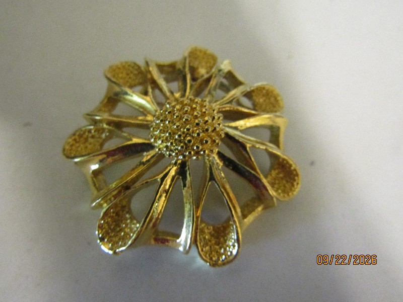 Vintage Gerry's Gold Tone Textured Flower Brooch Pin