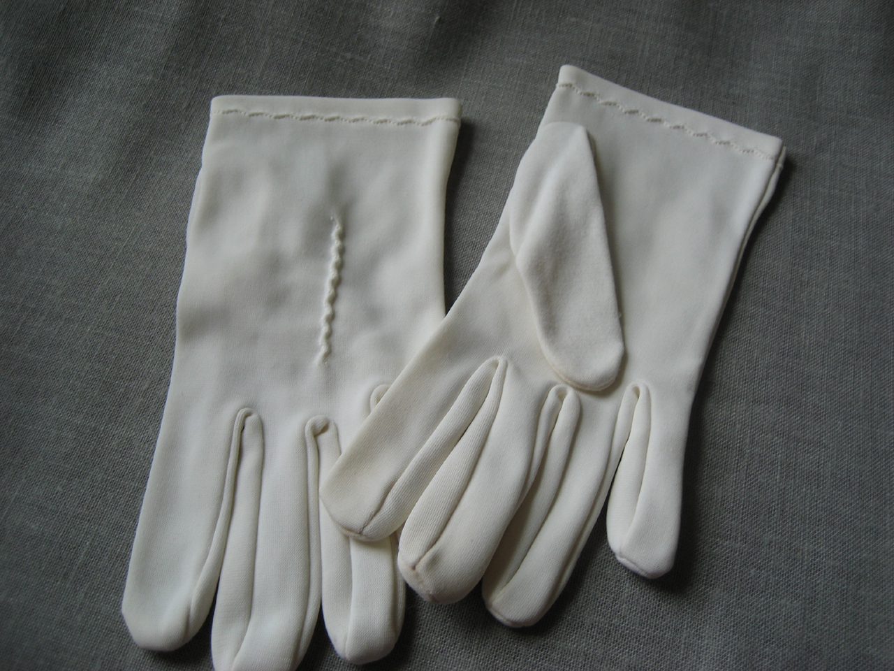 White Vintage Polyester Stitching Gloves