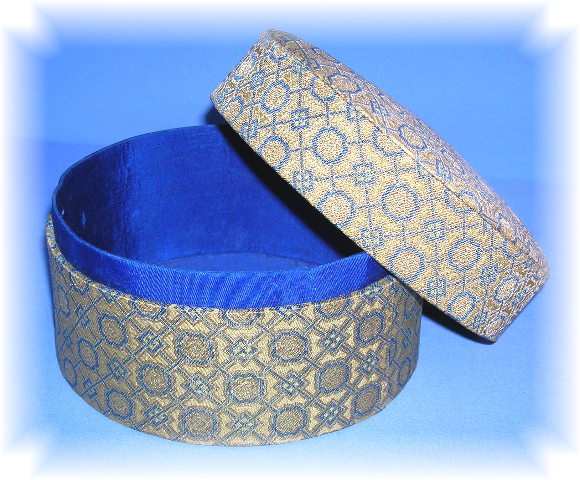 Oriental presentation - trinket box