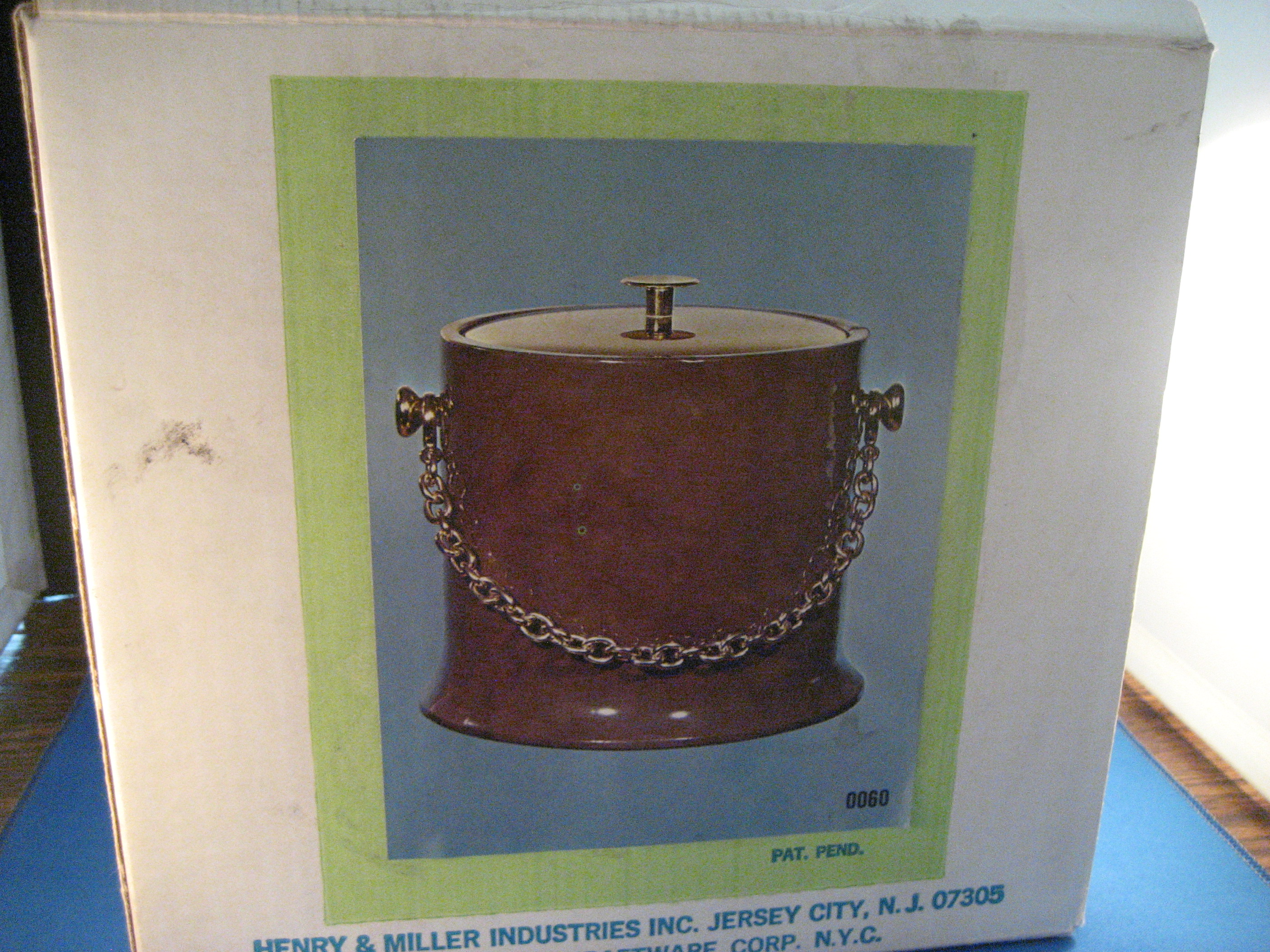 Chain Handle Ice Bucket`