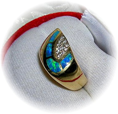 18K Yellow Gold Diamonds & Opal Ring