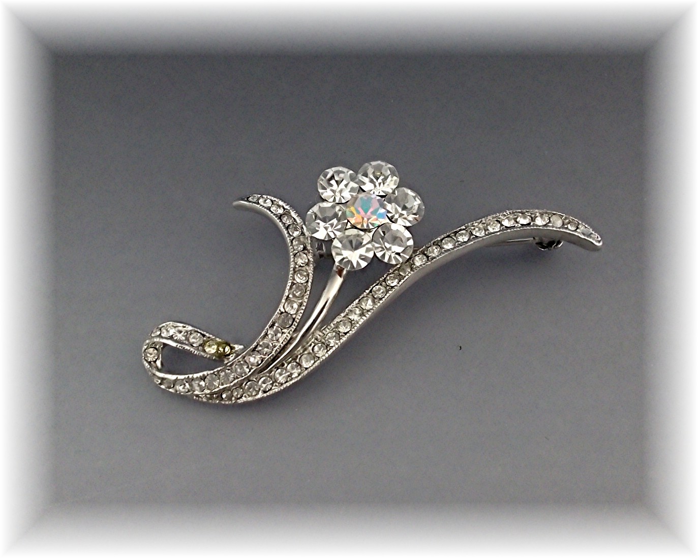 Brooch Pin Silvertone Rhinestone Flowers