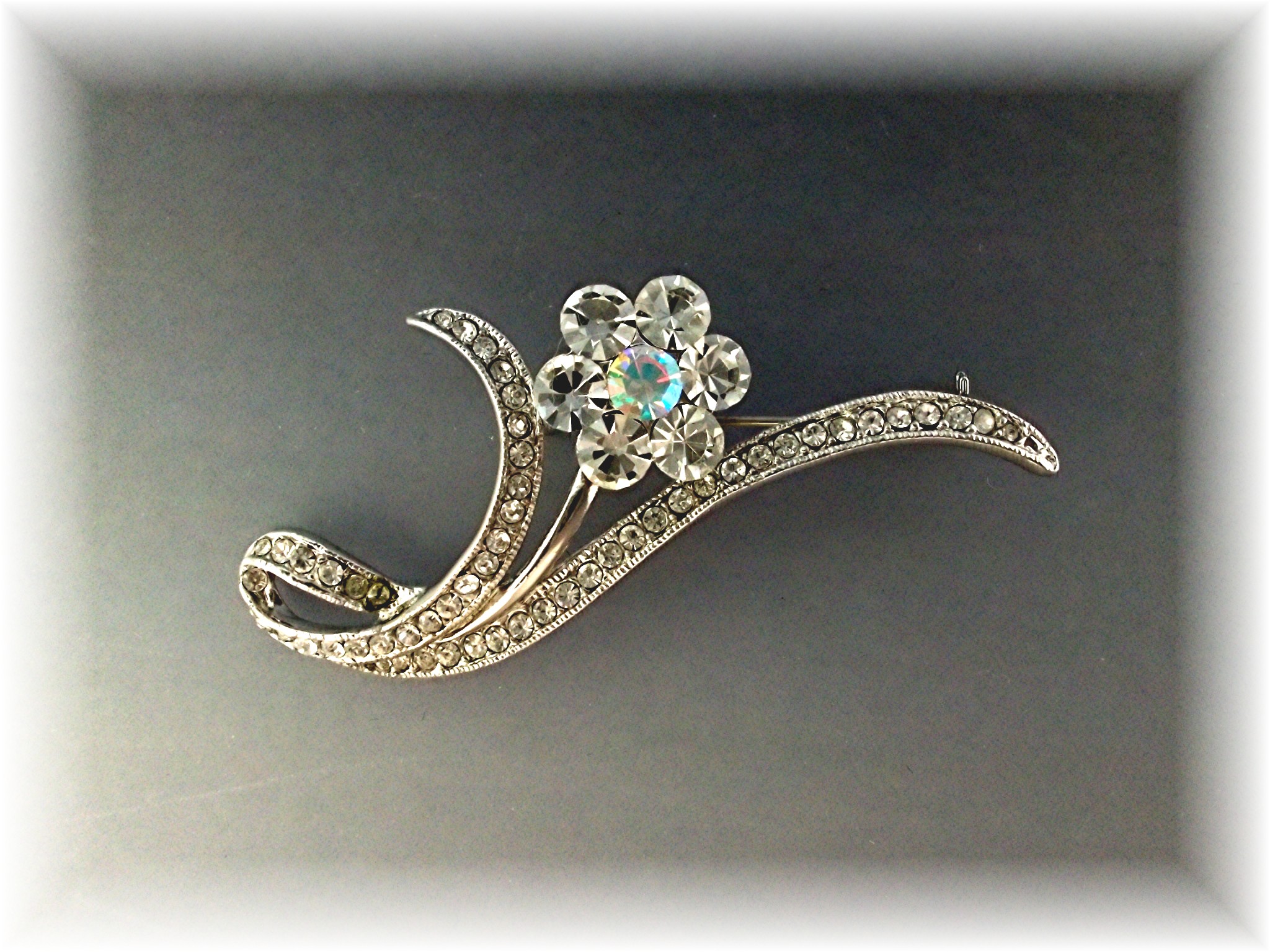 Brooch Pin Silvertone Rhinestone Flowers