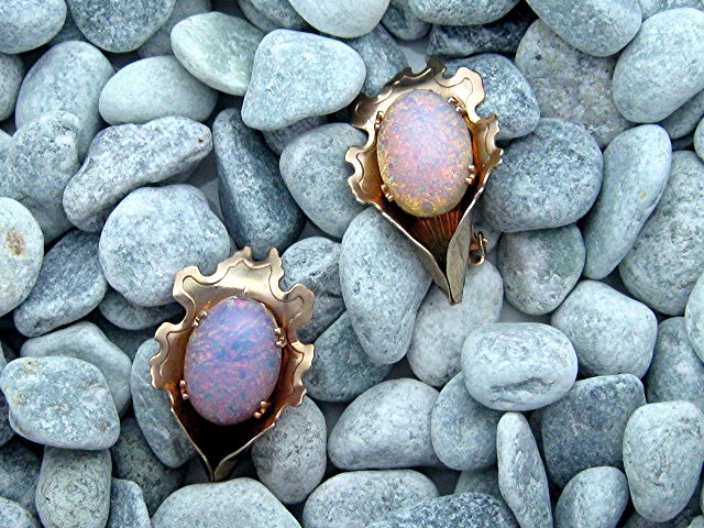 Earrings Jelly Opal Glass and goldtone Flower clips