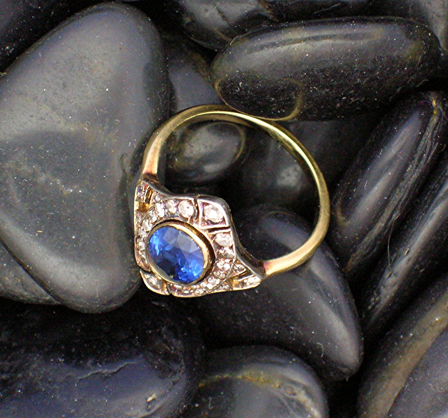 Ring 18K Gold Antique 1.65ct Ceylon Sapphire Diamond