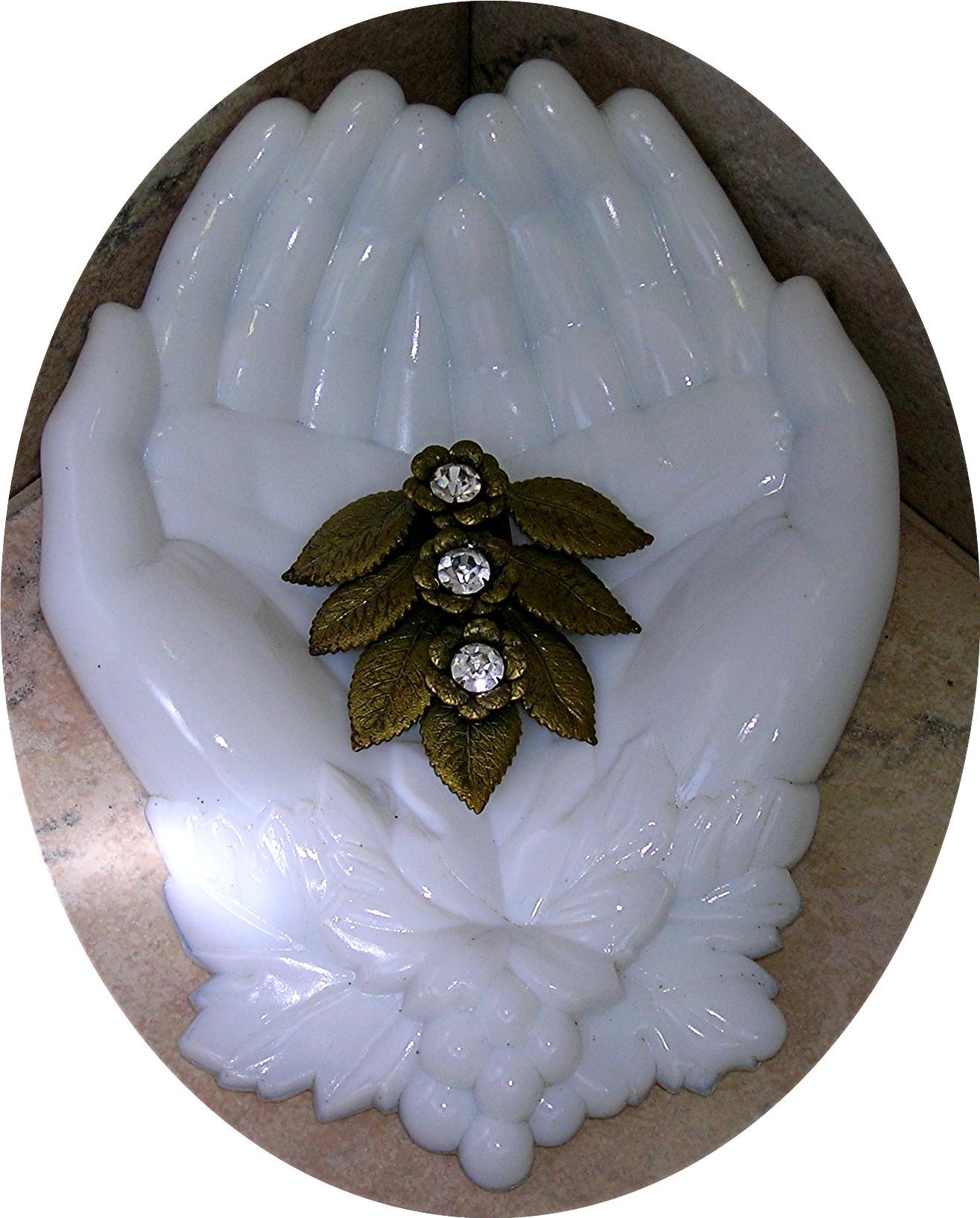 Dress Clip Gold Leaves and Crystal 50s