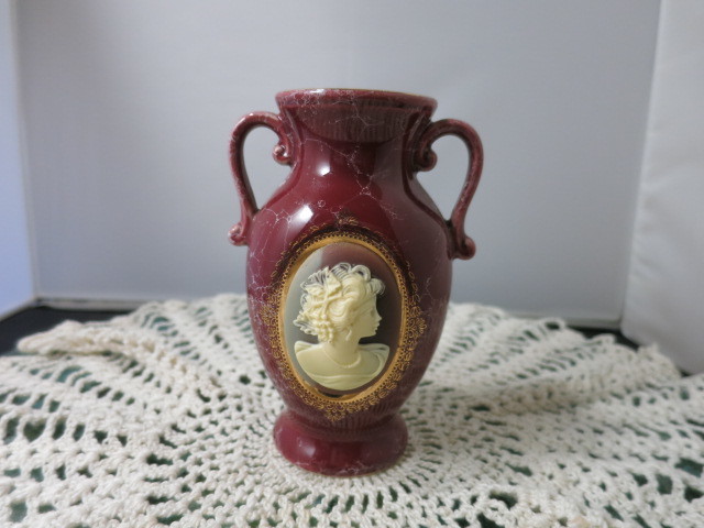 Mount Clemens Pottery Vase Cameo Yours From the Good Earth Japan