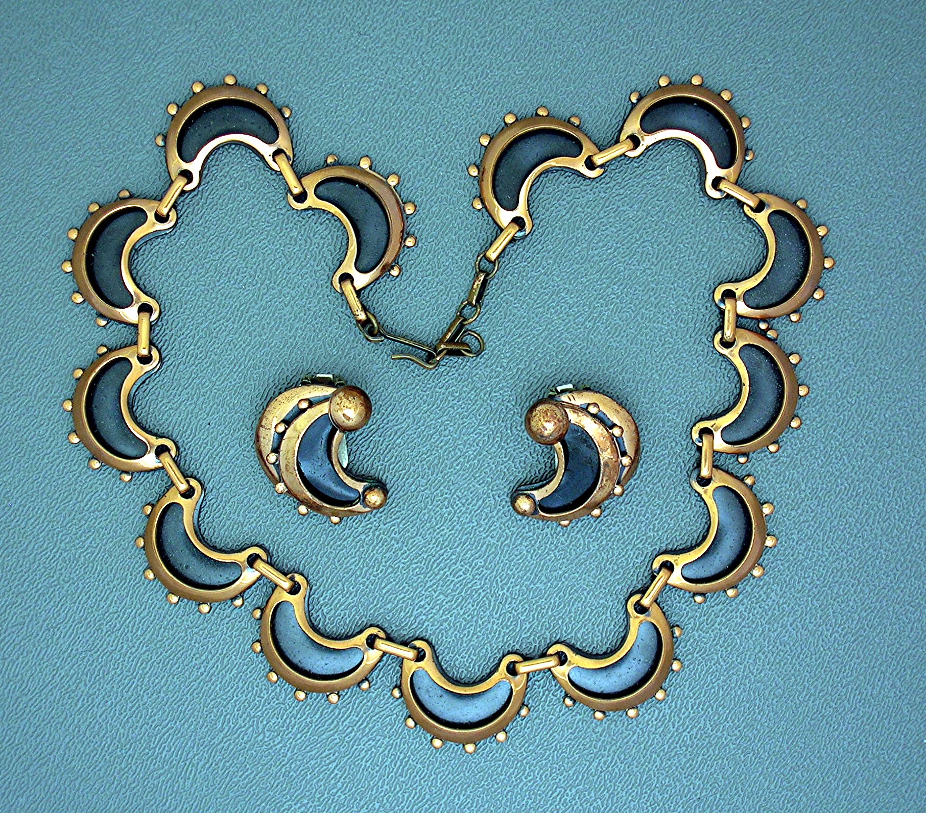 RENOIR Scallop Necklace and Clip Earrings
