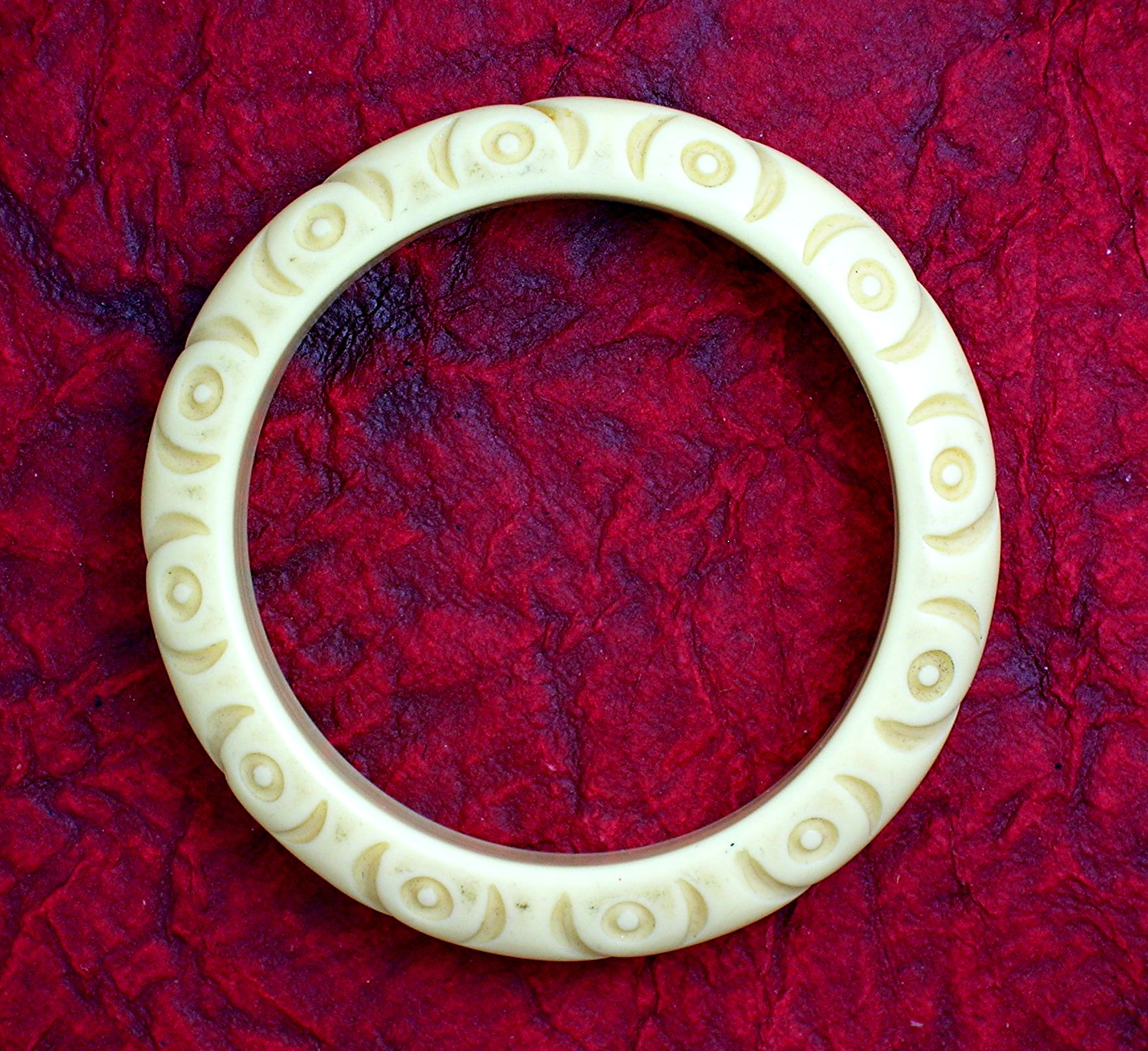 Bakelite Carved Cream Bangle Bracelet