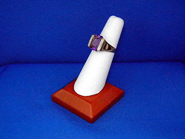 Ring 18K Gold 5 Ct Amethyst 36 Pts Diamonds