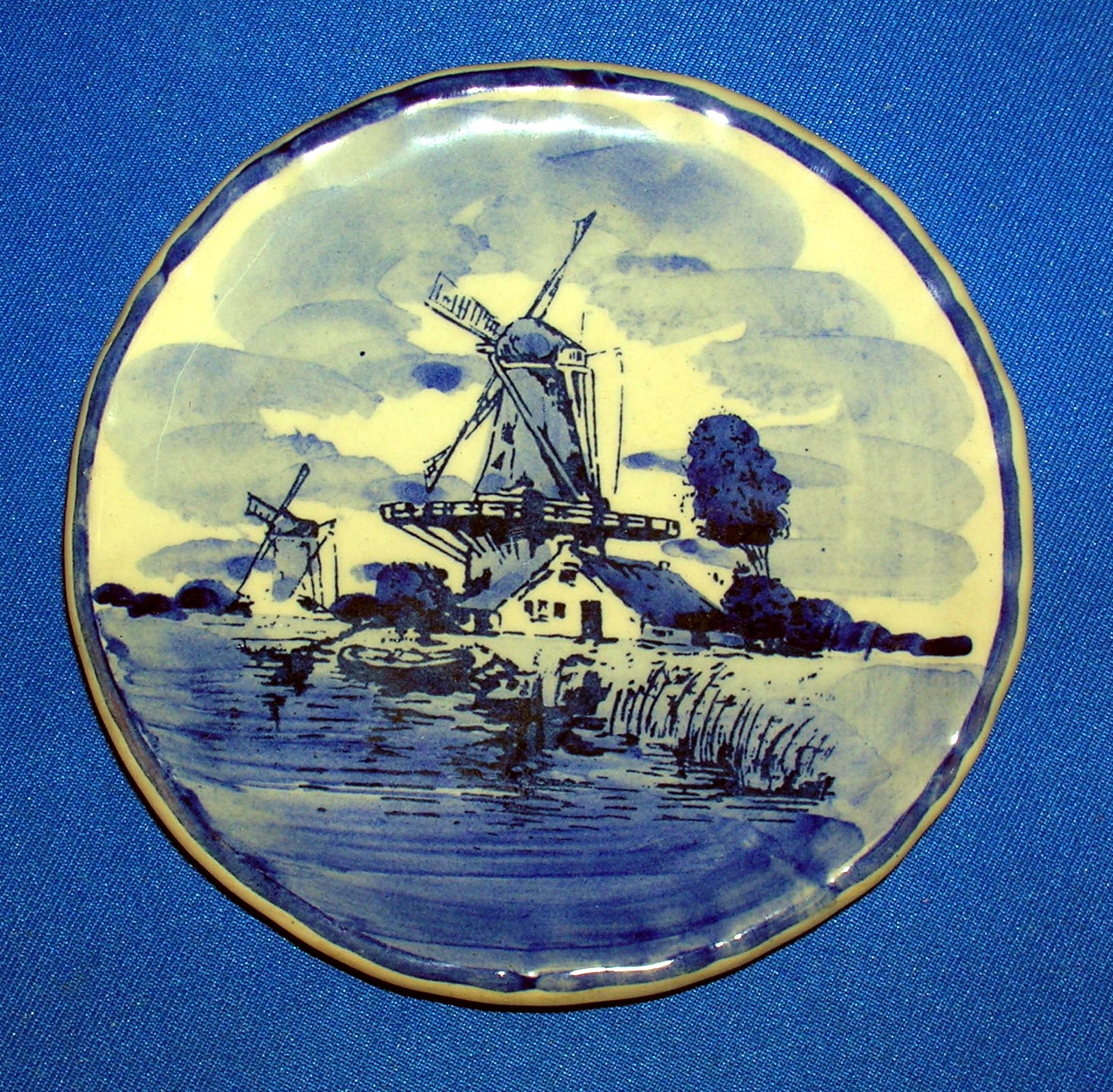 Collector's Plate Delft Blauw Made In Holland....