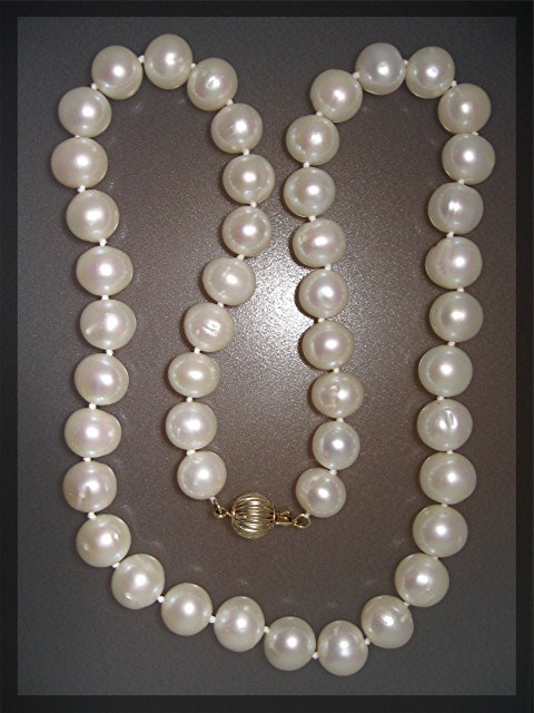 14 K Gold Clasp Cultured Pearls 11mm White