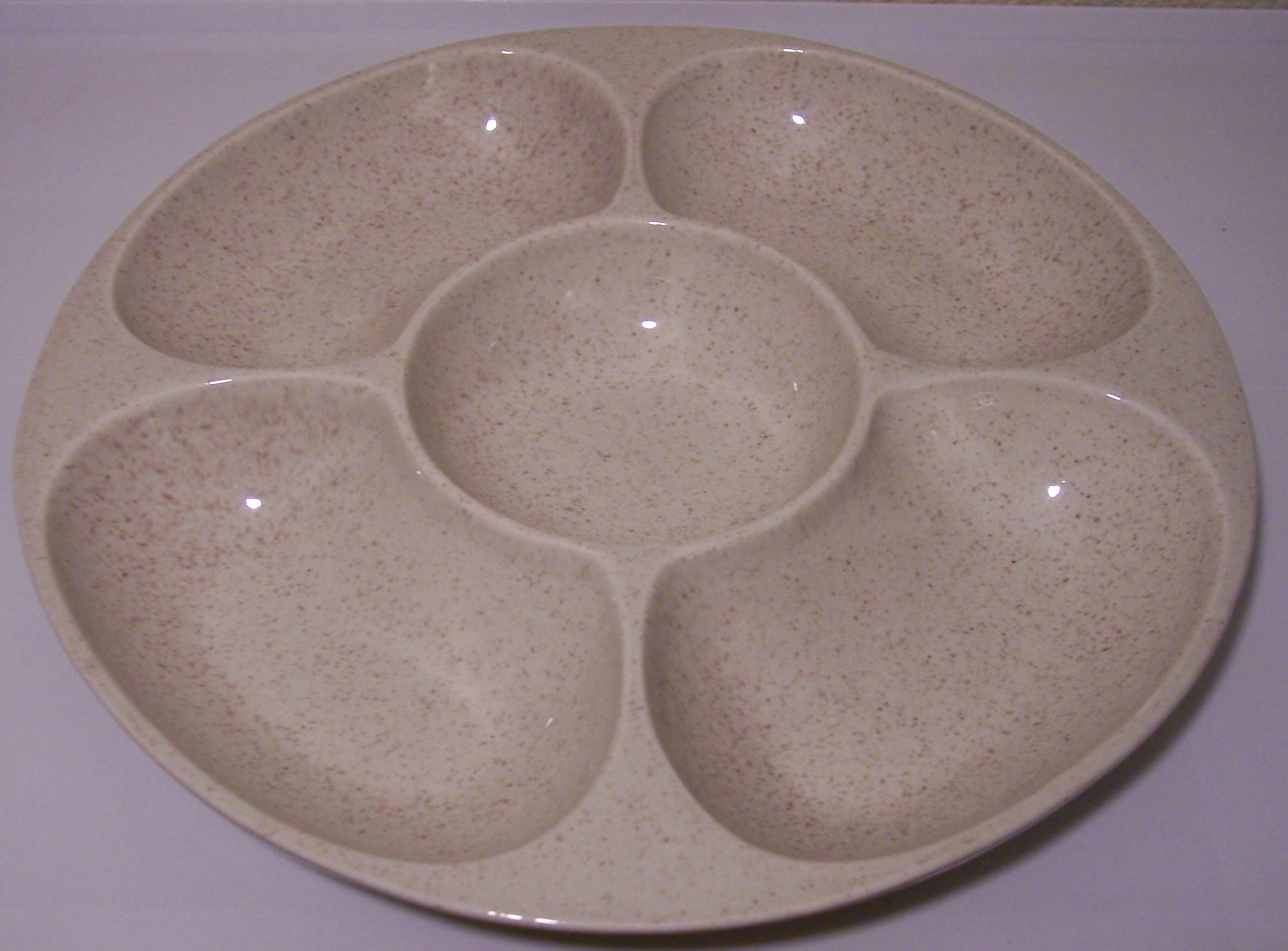 Red Wing Pottery Tan Speckle 5-Section Nut Dish