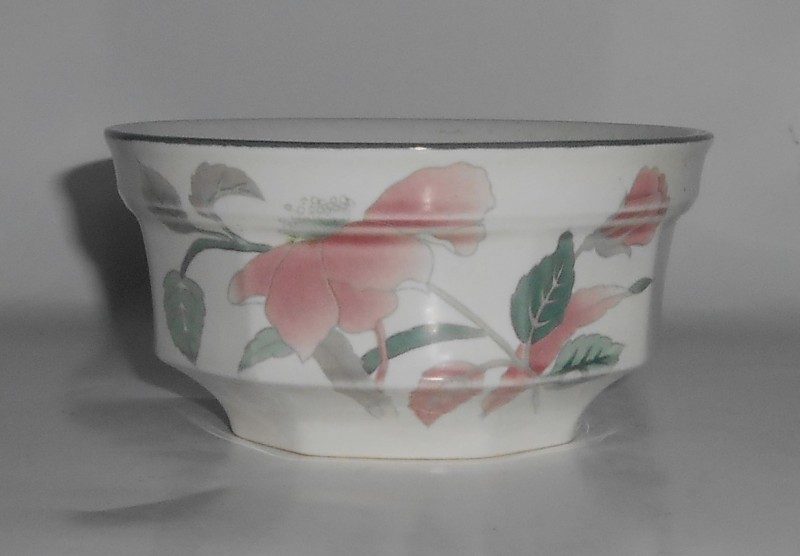 Mikasa Pottery China Silk Flowers Fruit Bowl - MINT