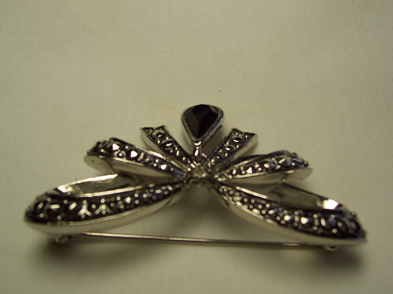 Avon Birthstone Pin January Silver tone 1994