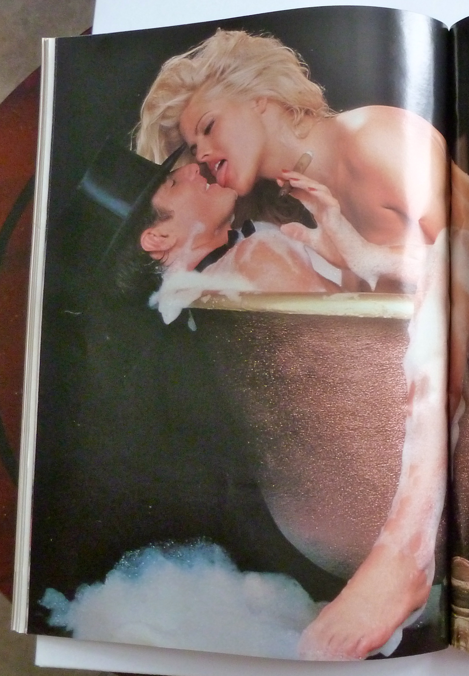 Playboy Magazine-February 1994-Anna Nicole Smith
