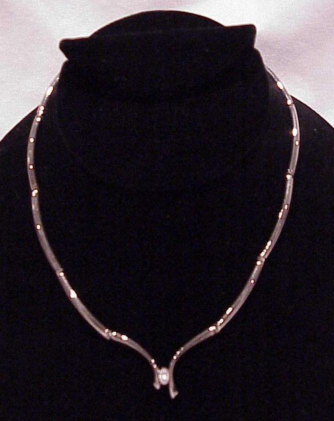 Modernistic Silver Tone Choker Necklace With Single Rhinestone