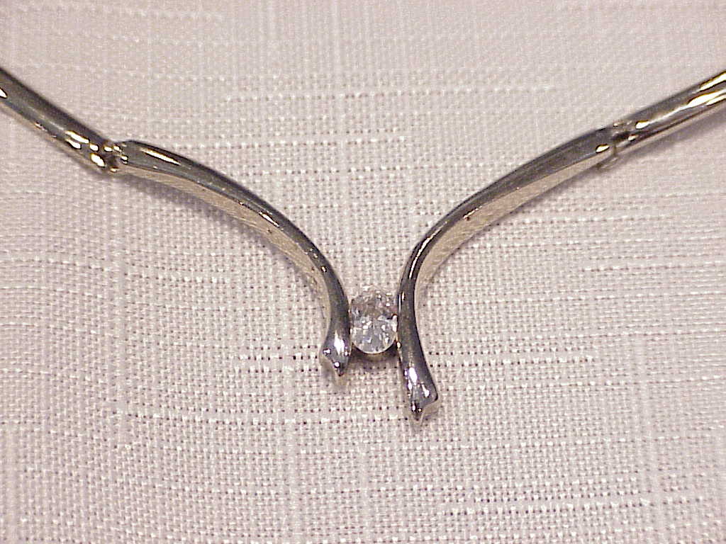 Modernistic Silver Tone Choker Necklace With Single Rhinestone