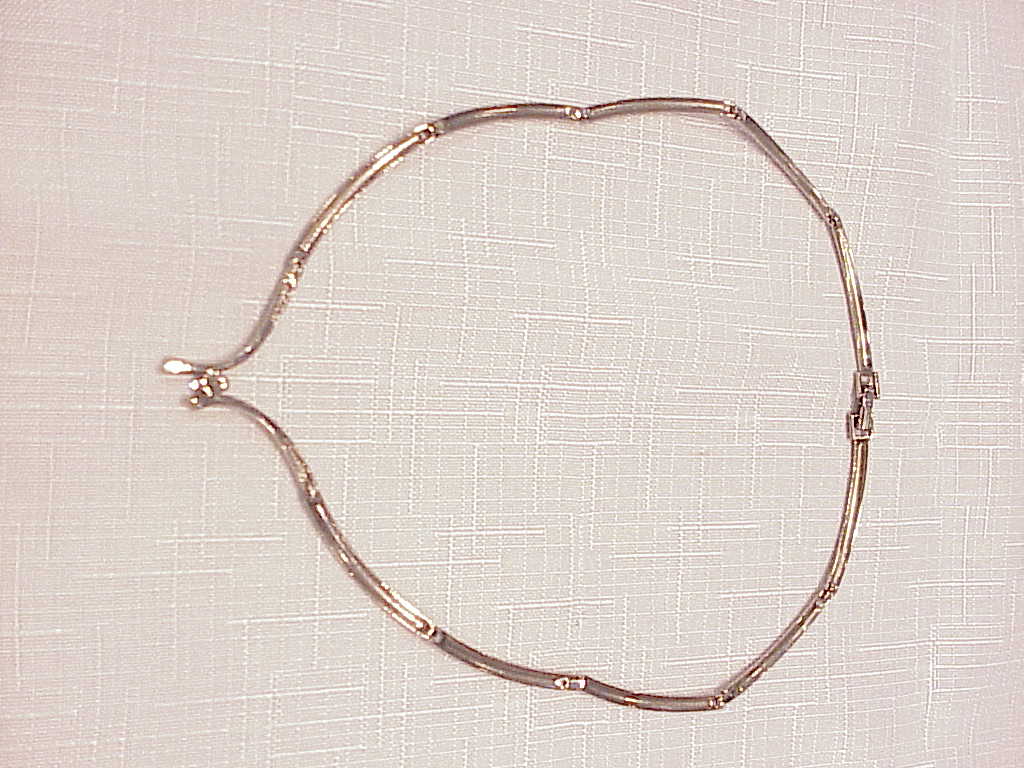 Modernistic Silver Tone Choker Necklace With Single Rhinestone