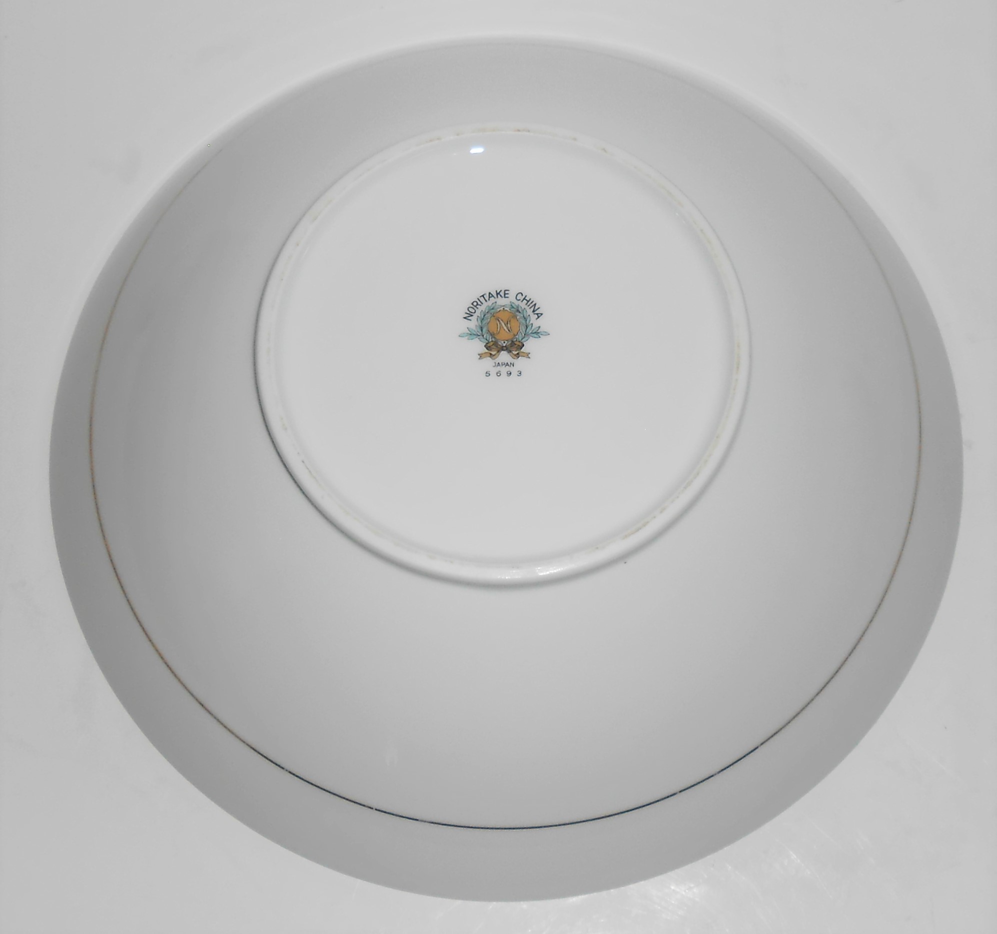 Noritake Porcelain China #5693 w/Gold Leaves Vegetable