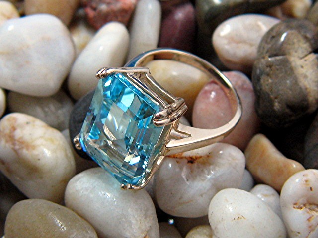 Ring 14K Gold Blue Topaz Ring
