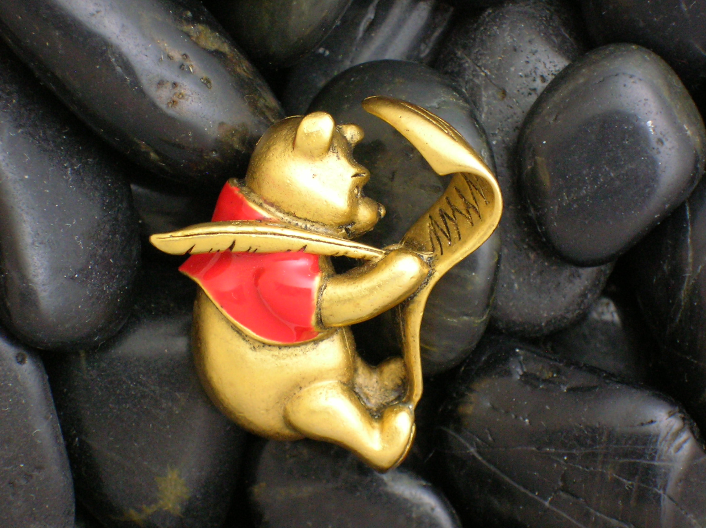 DISNEY Poo Bear Brooch