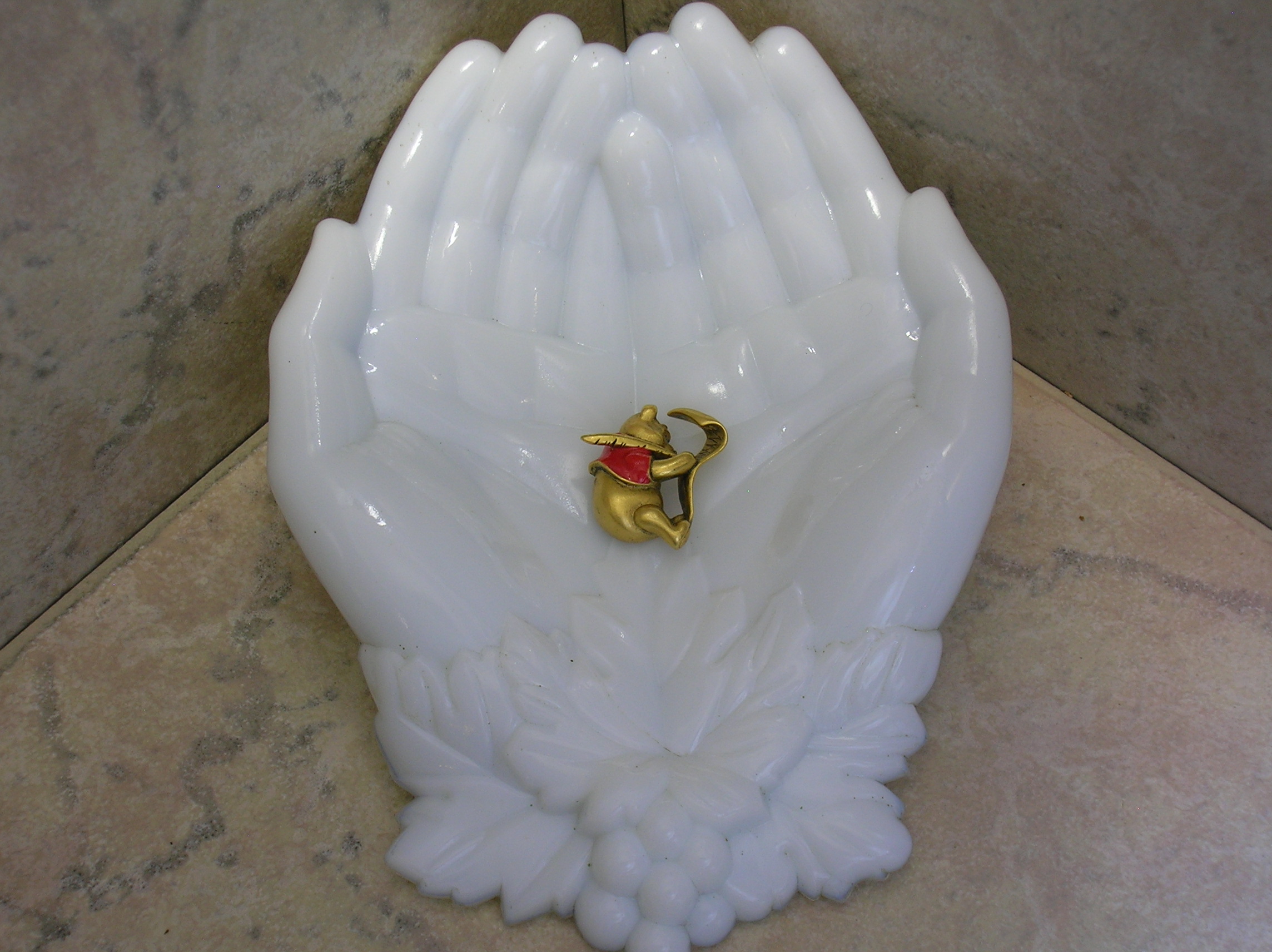 DISNEY Poo Bear Brooch