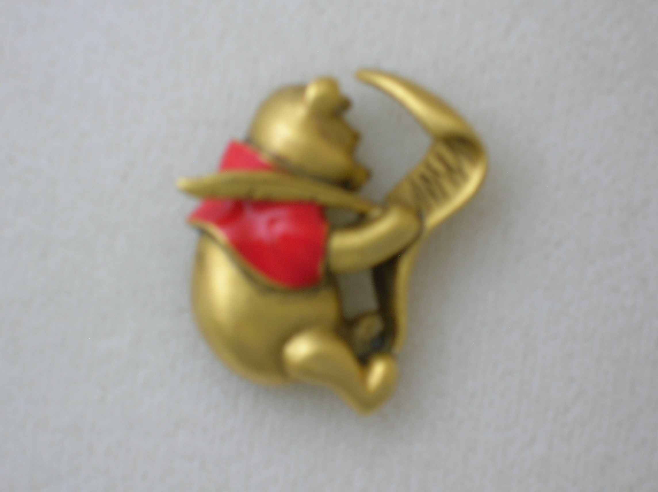 DISNEY Poo Bear Brooch