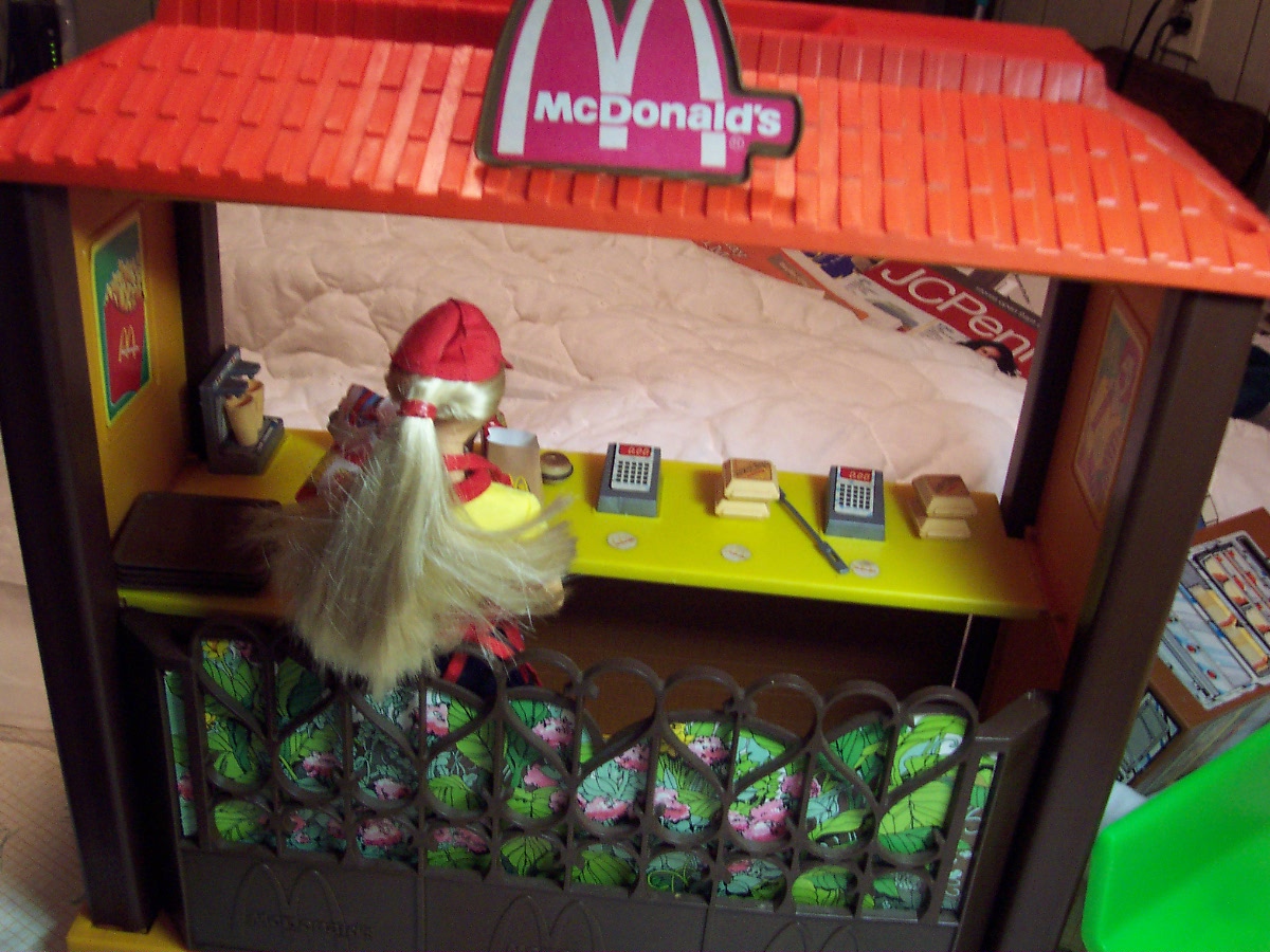 Barbie McDonalds Set w/ Access.1982