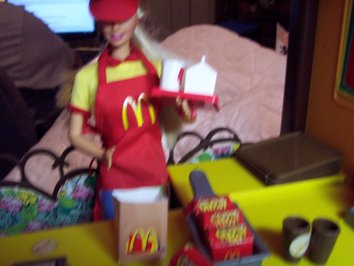 Barbie McDonalds Set w/ Access.1982