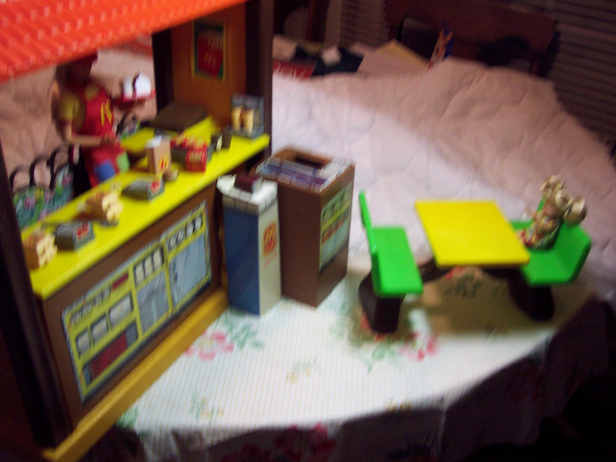 Barbie McDonalds Set w/ Access.1982