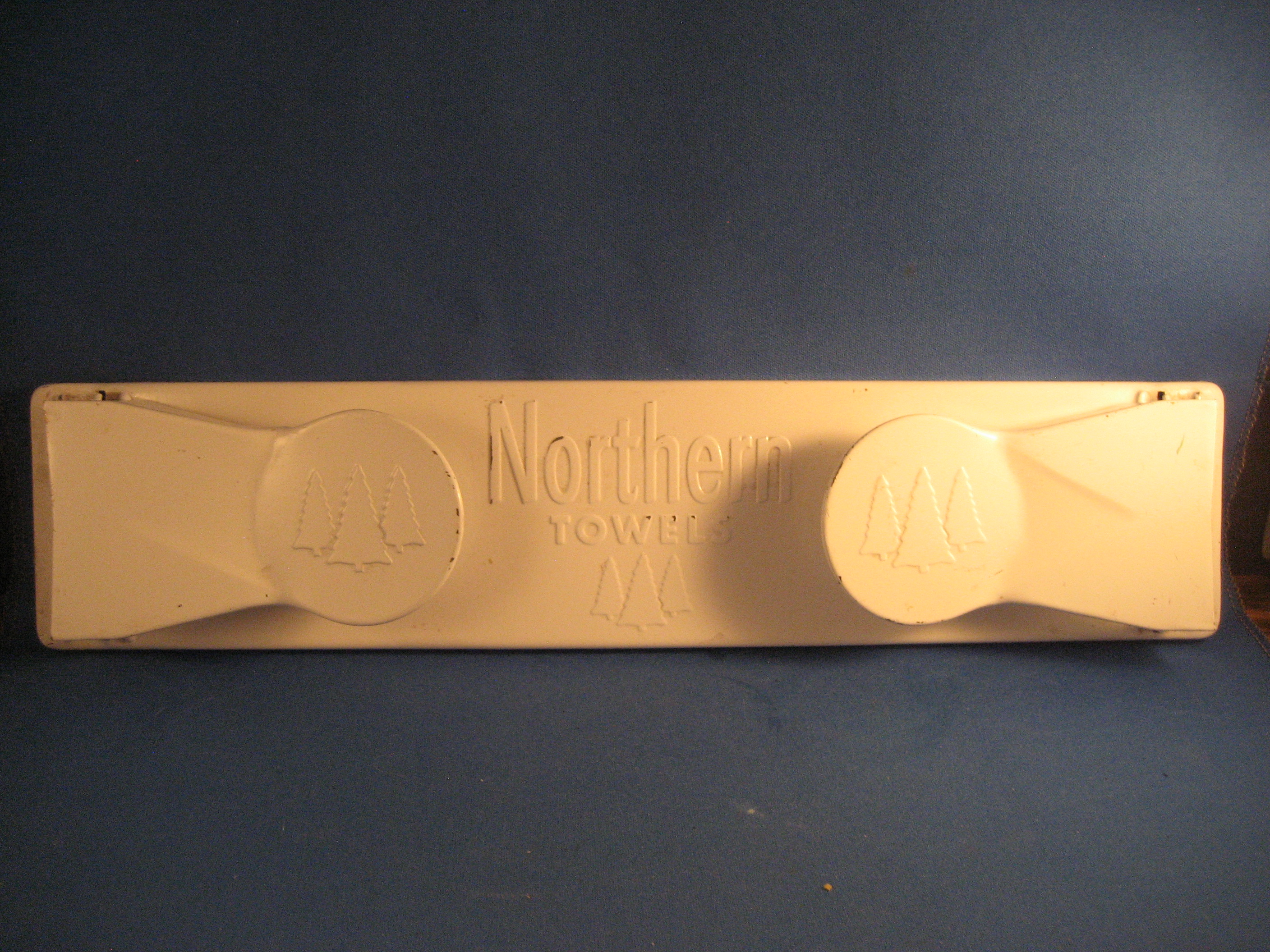 Metal Northern Towel Holder